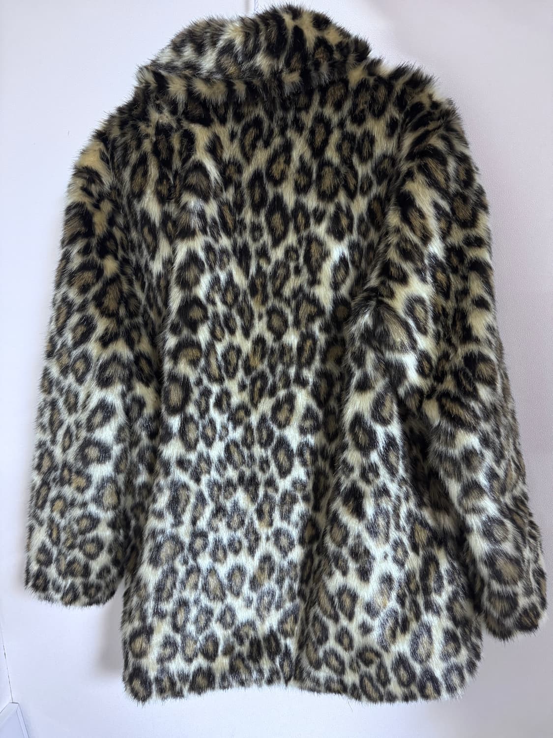 데어드 레오파드퍼 코트 Dared Leopard Faux Fur Coat 상품이미지5