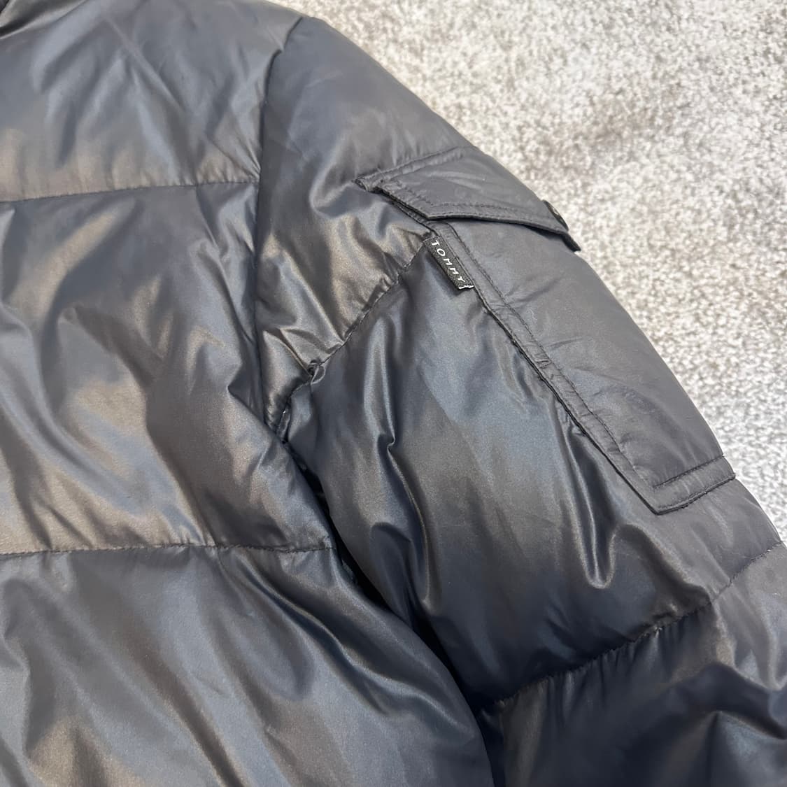 타미힐피거 블랙 무광 다운 패딩L 상품이미지2