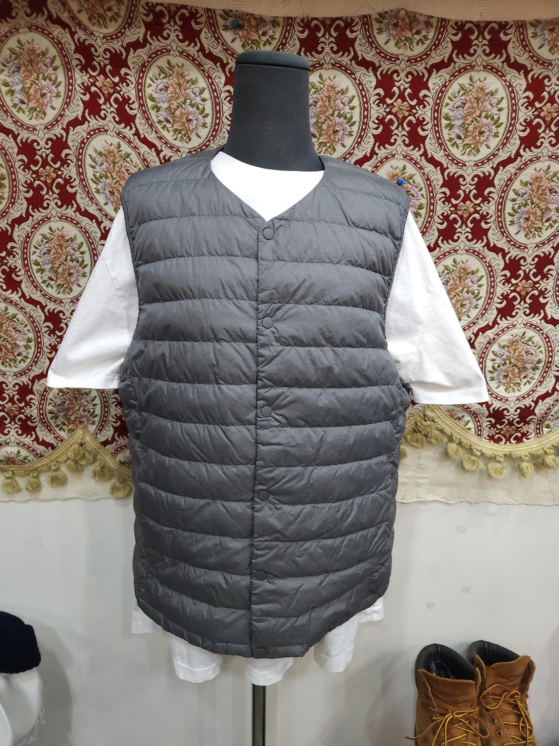 유니클로 그레이 오리털 경량 패딩조끼

 상품이미지1