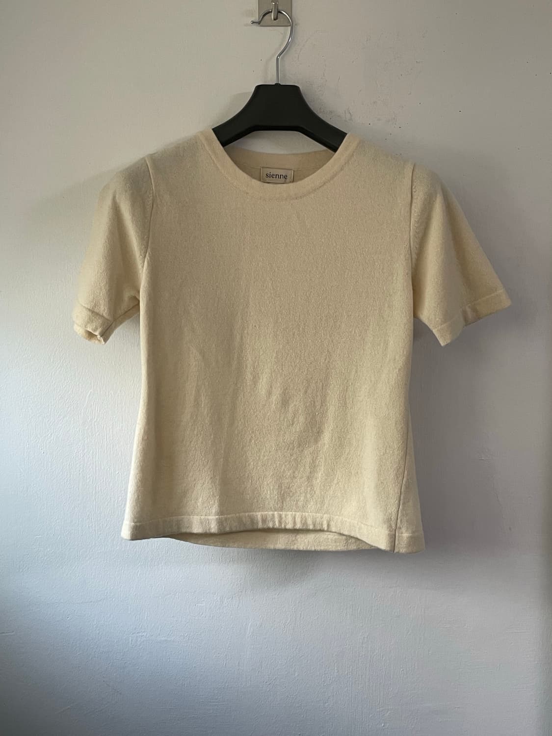 시엔느 울 라운드 크림 니트 새상품 상품이미지1