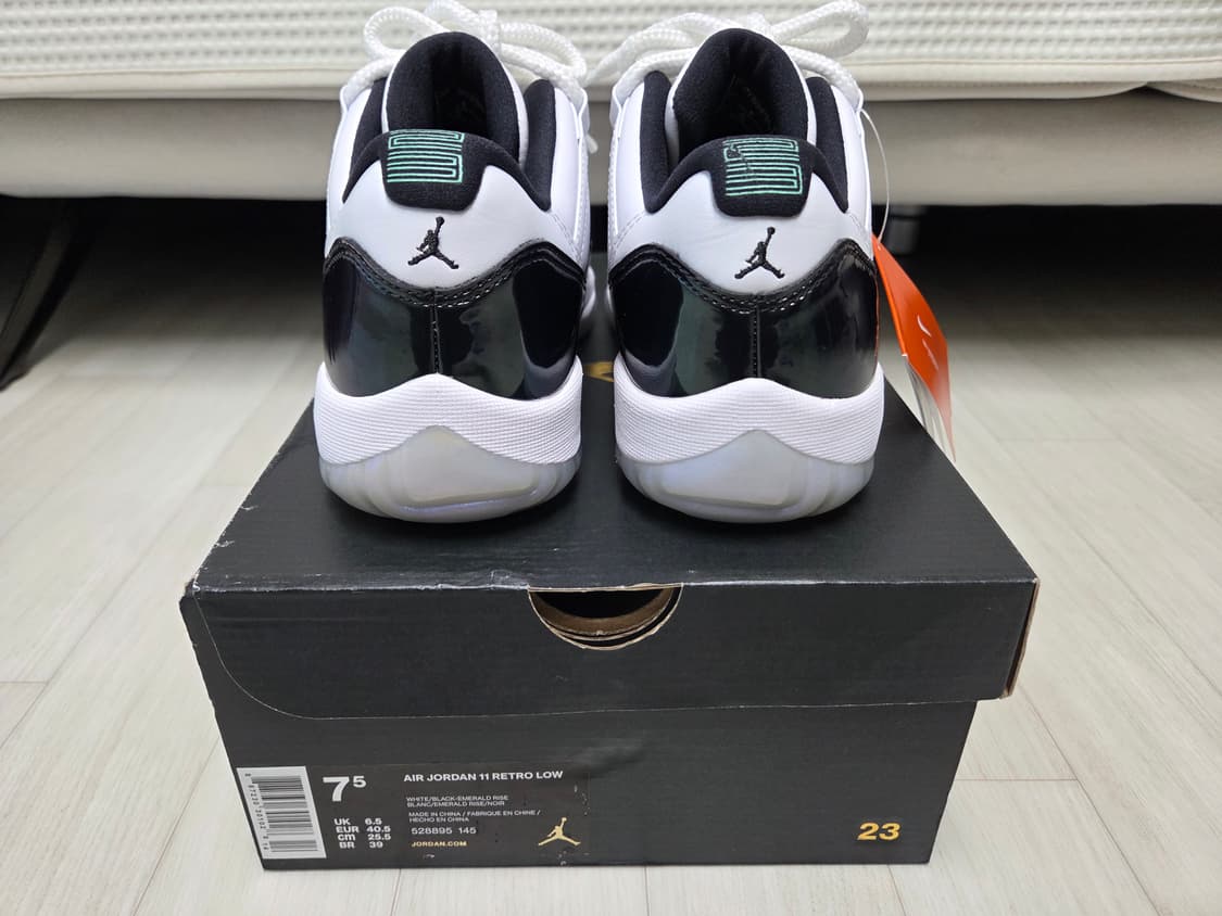 조던 11 레트로 로우 이리디센트 [255, 새상품] 상품이미지4