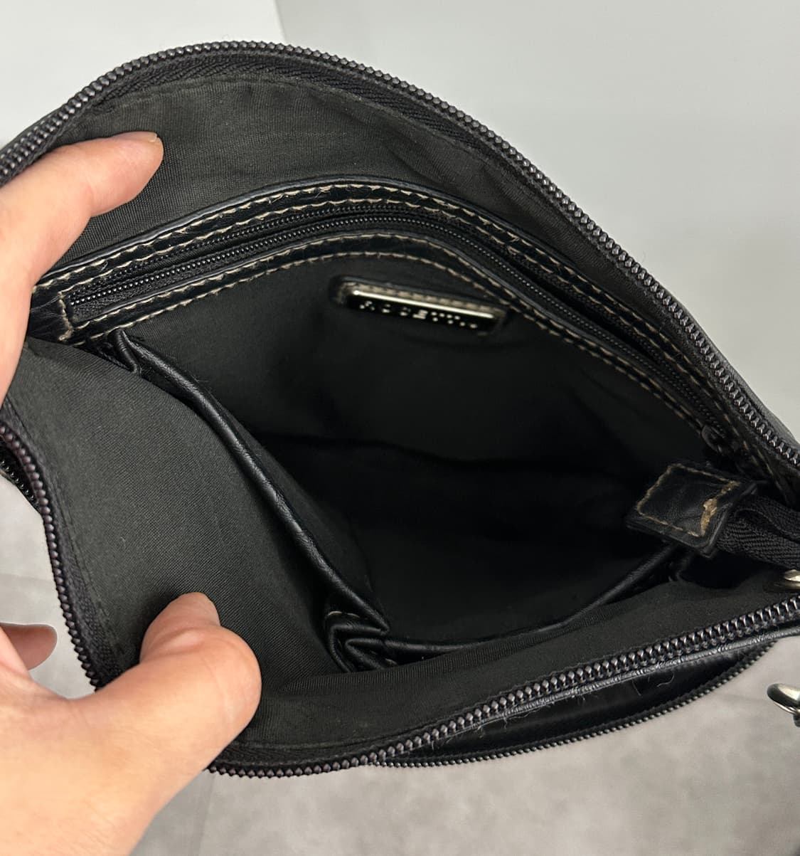 Rosetti vintage multi zipper leather bag 상품이미지9