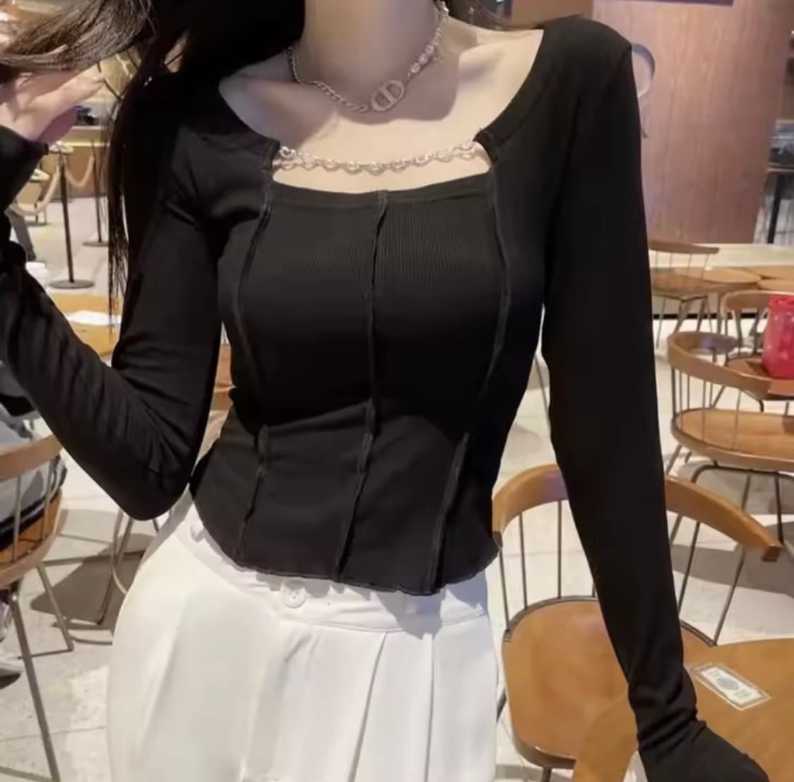 스퀘어넥 블랙 슬림탑 상품이미지1