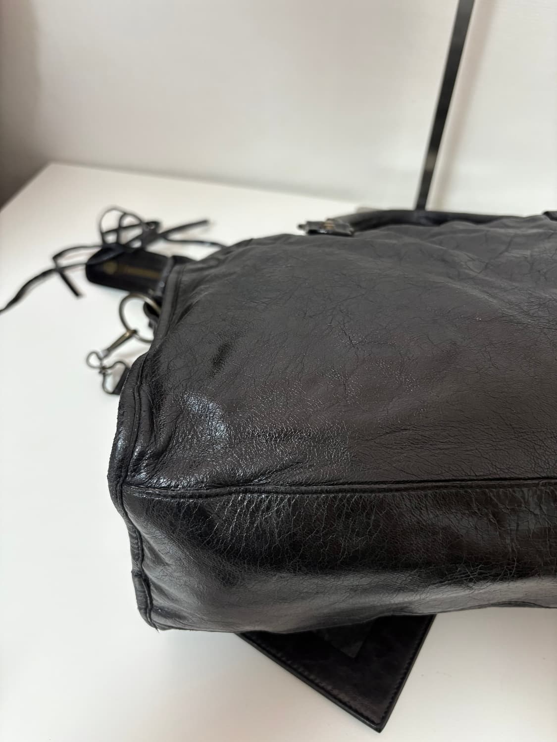 발렌시아가 시티 모터백 블랙 미디움 상품이미지9