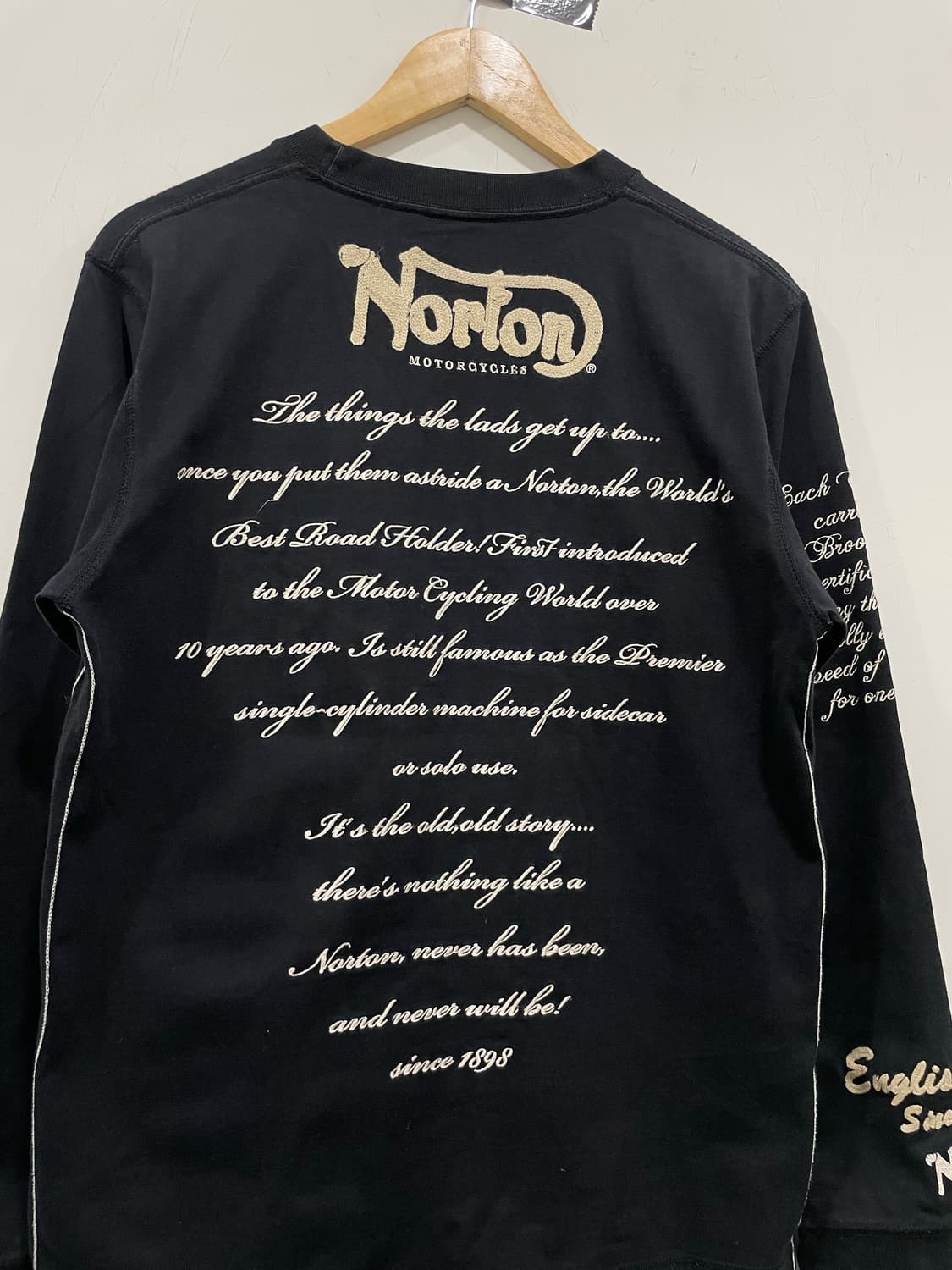 Norton 노턴 체인스티치 자수 프린팅 롱 슬리브 상품이미지10