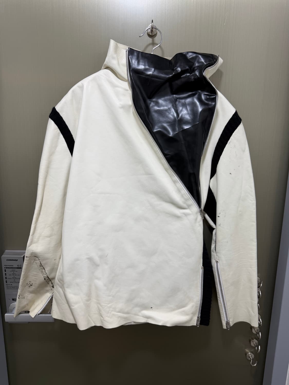 셀린느 화이트 가죽 블랙 배색 자켓 상품이미지1