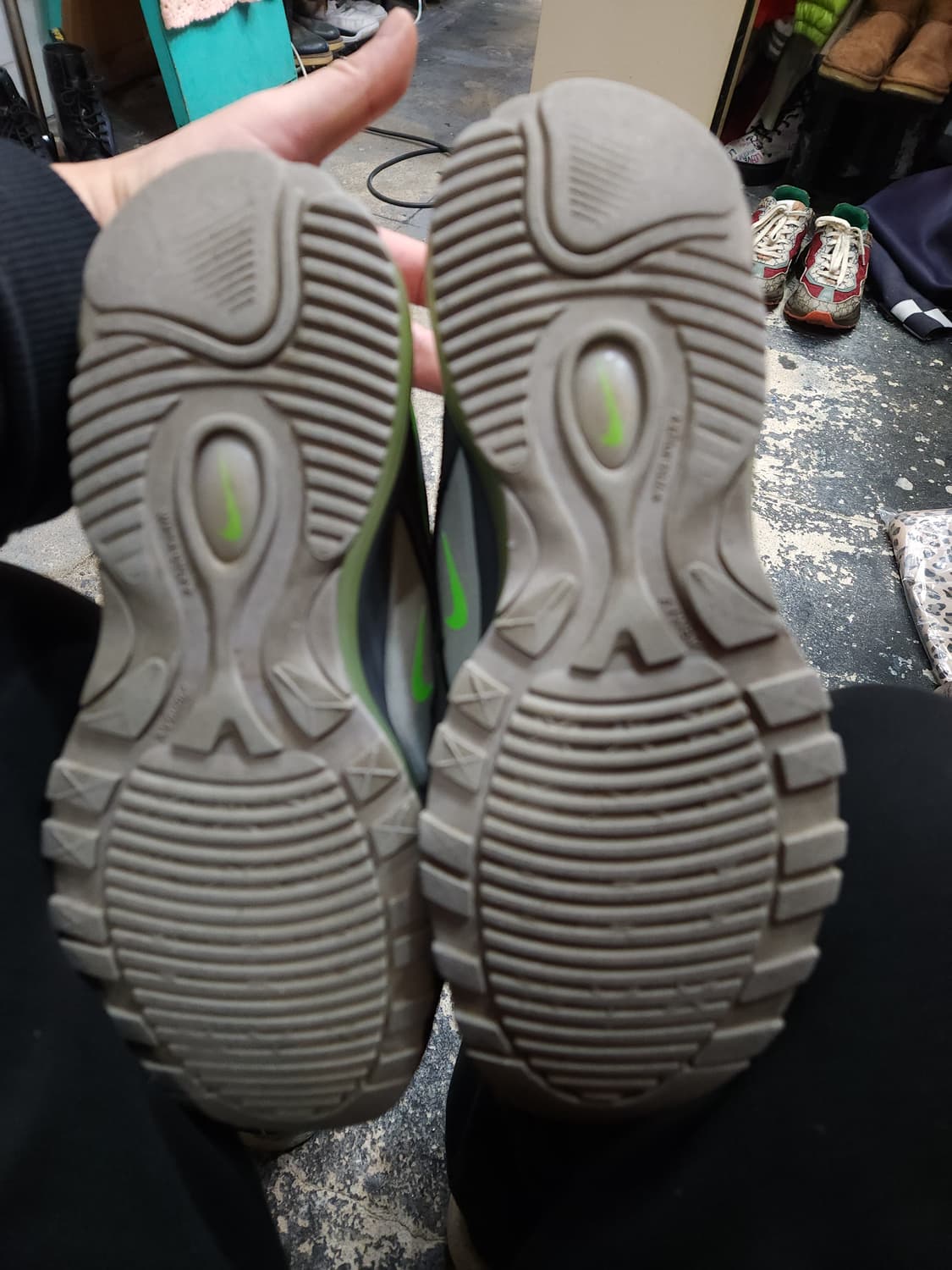 나이키 에어맥스 97 네온윈터 유틸리티 260mm

 상품이미지10