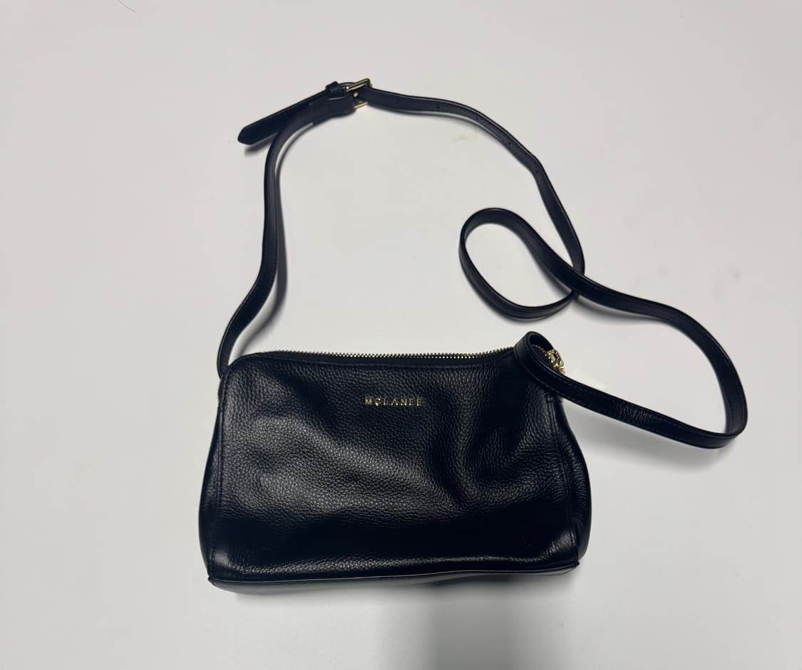 여성 맥끌라니 가죽 미니멀 크로스백 블랙 상품이미지1