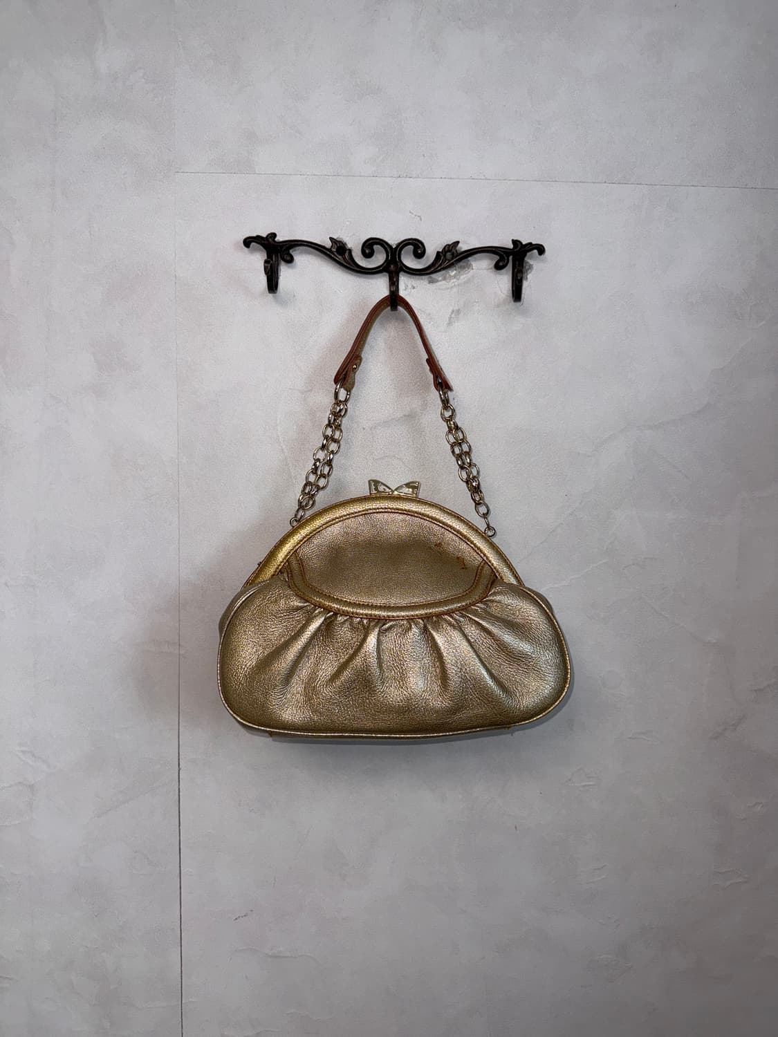 Vincis Bench gold cubic chain 숄더백 상품이미지4