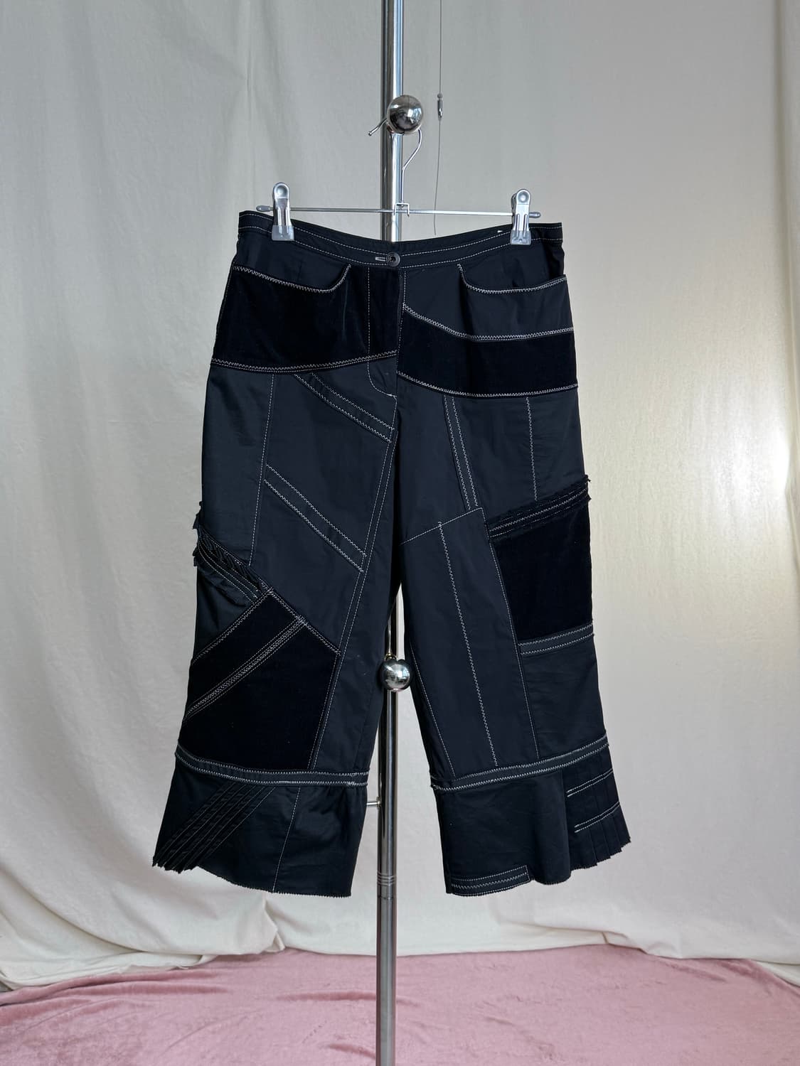 t.b by Sensounico 비대칭 패치워크 스티치 7부 팬츠 상품이미지1