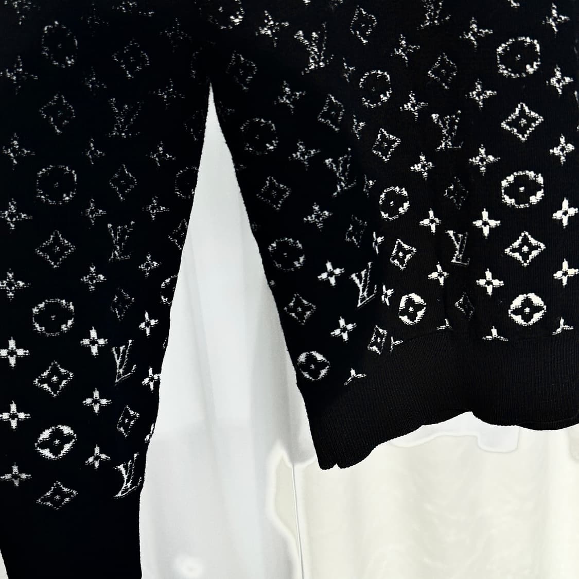 (M) 루이비통 모노그램 그라데이션 니트 블랙 상품이미지4