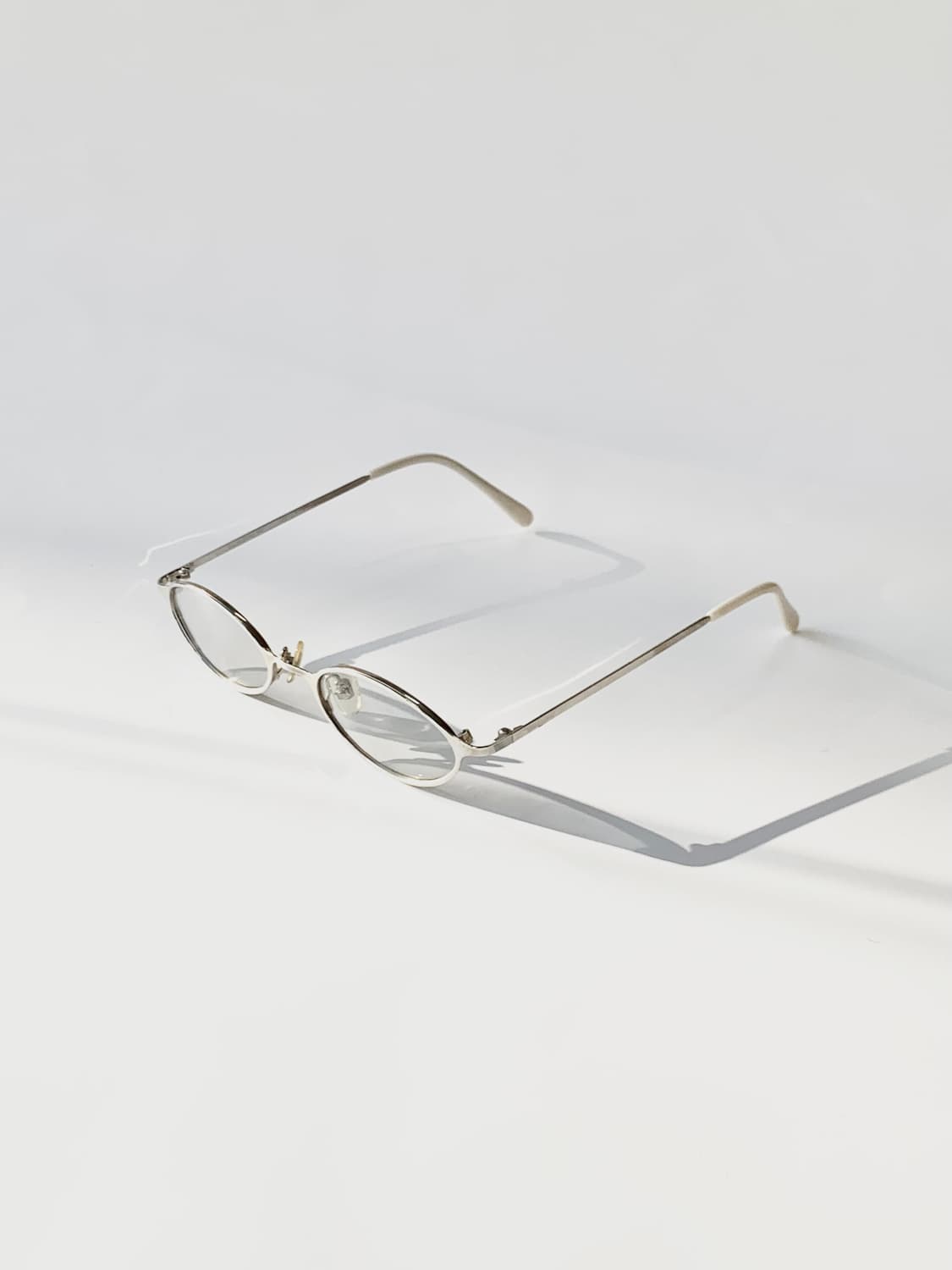 [픽키-487] 실버 틴 컬러 미니멀 메탈 오벌 안경 경량 미니멀 상품이미지4