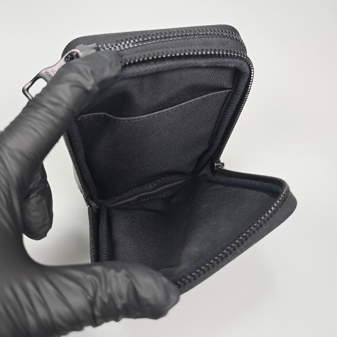 루이비통 x 니고 거북이 더블폰 파우치 미니크로스백 상품이미지9