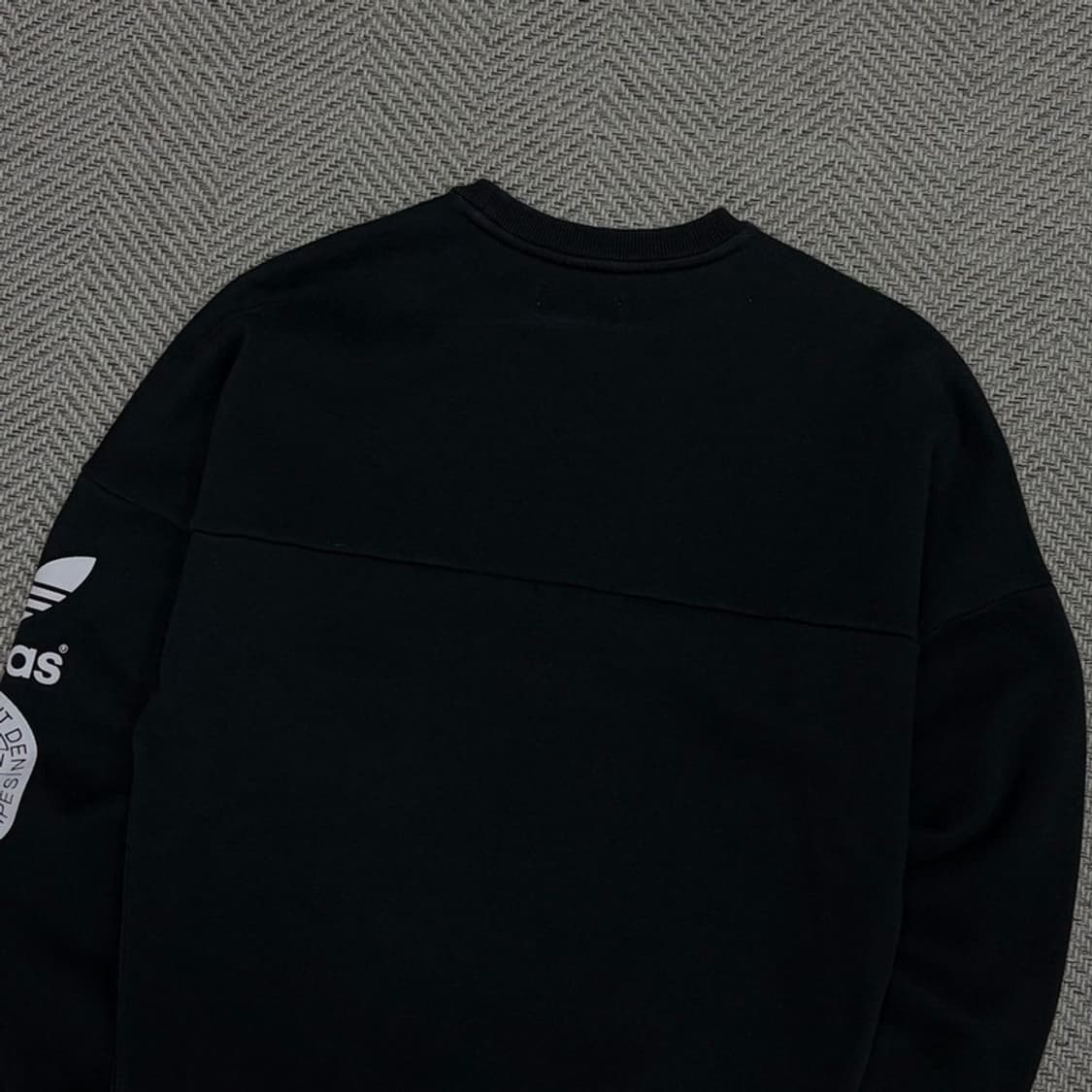 아디다스 로고프린팅 맨투맨 v1332 상품이미지4