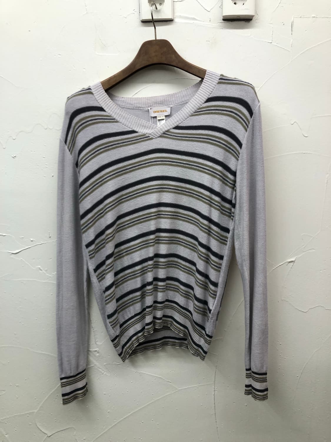 디젤 브이넥 스트라이프 니트 상품이미지1