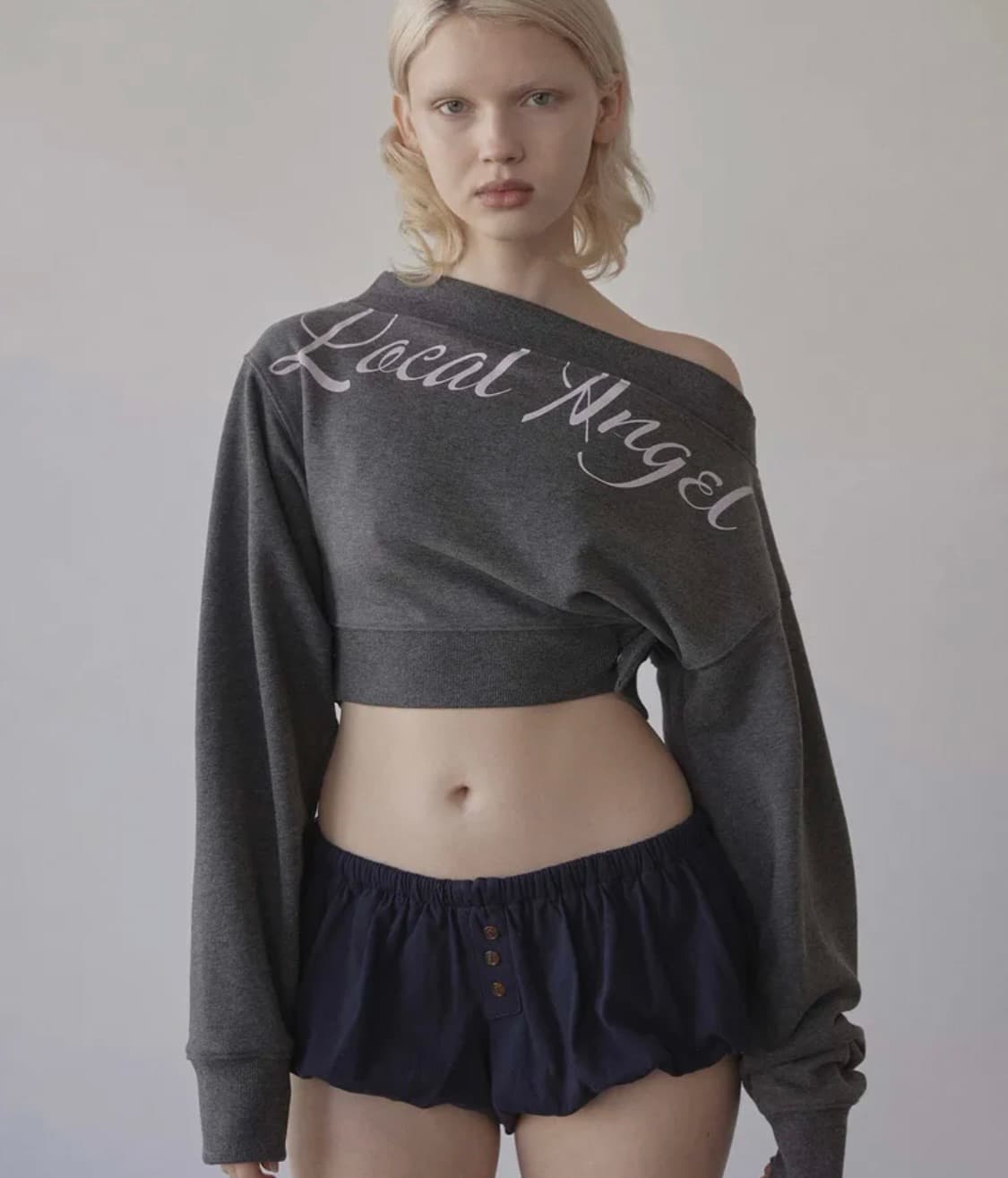 스컬프터 오프숄더 크롭 스웻셔츠 차콜 m 상품이미지1