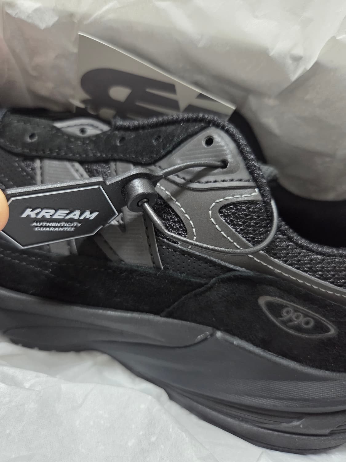 뉴발란스 990v6 트리플블랙 상품이미지2