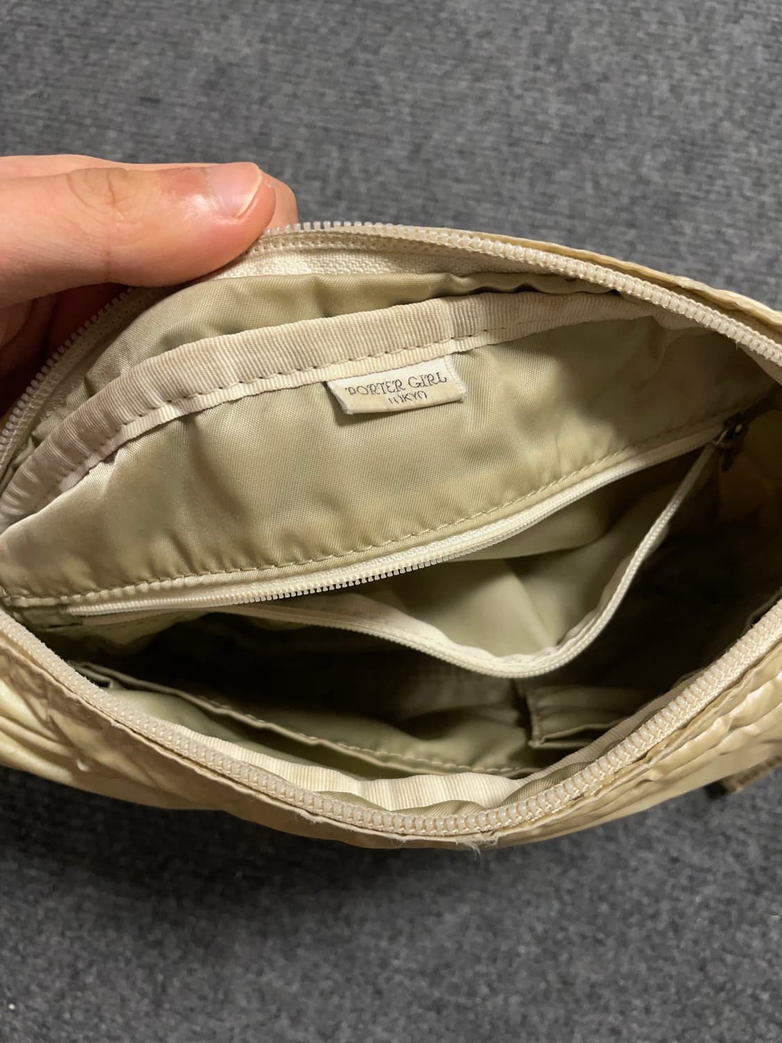 포터 아이보리 패딩 숄더백 상품이미지4