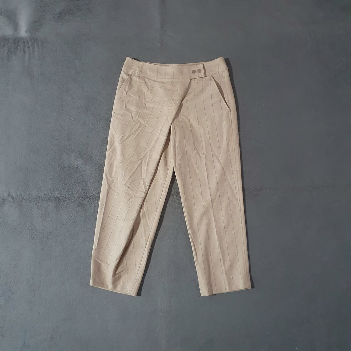 NEHERA 네헤라 비대칭 울 7부 슬랙스 팬츠 상품이미지1