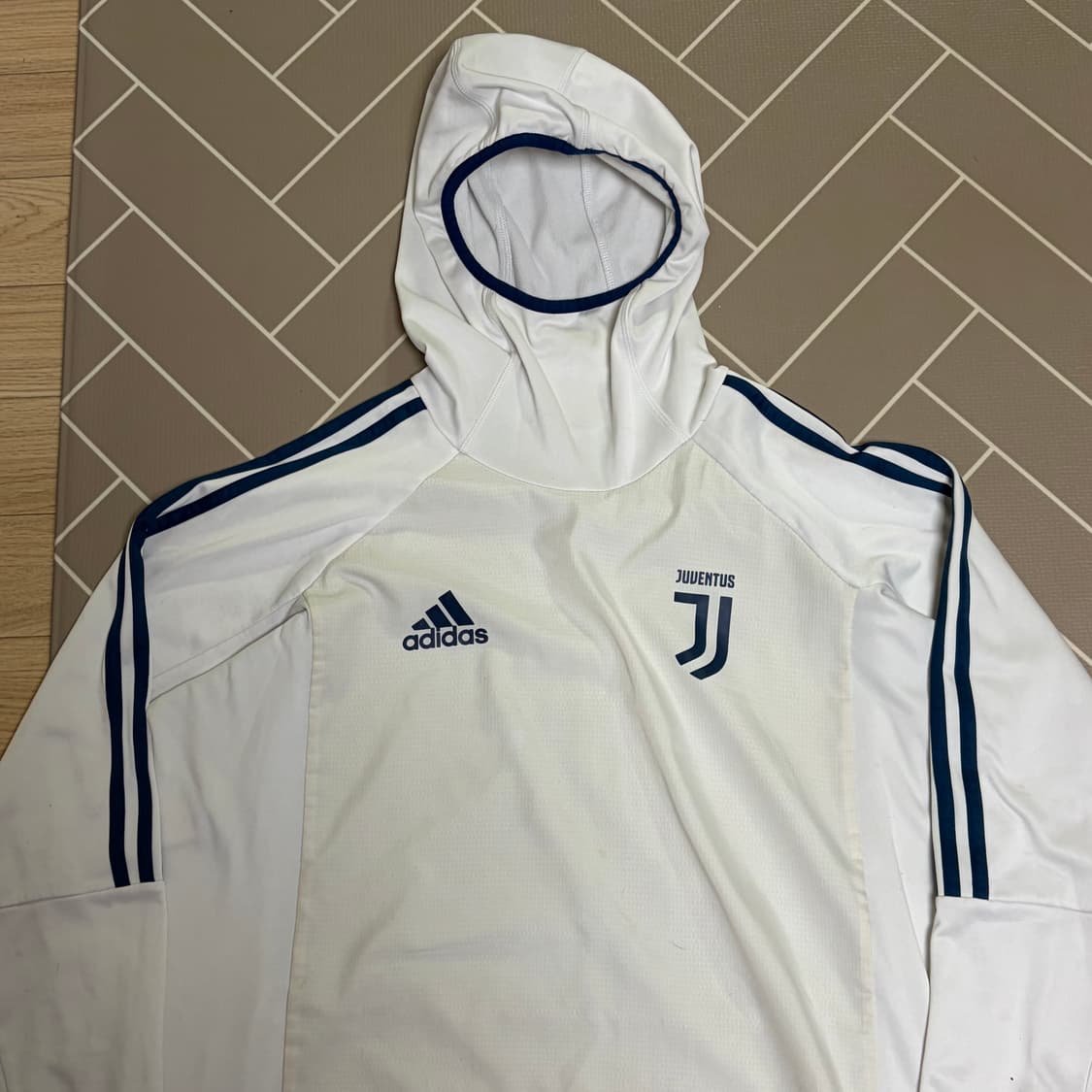 아디다스 유벤투스 풋볼 후드티 상품이미지2