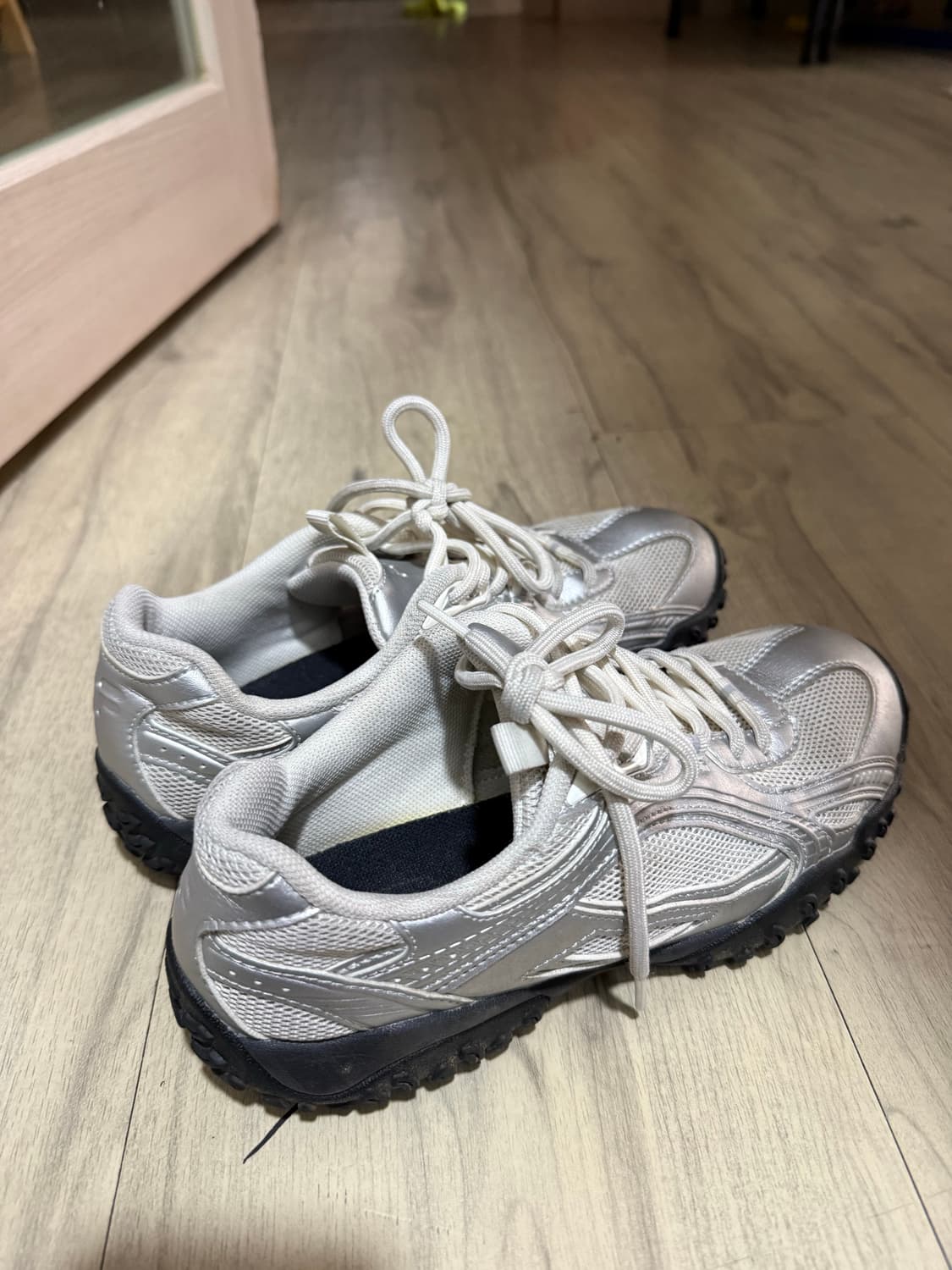 휠라 에샤페 MS 실버 문 운동화 235mm 상품이미지1