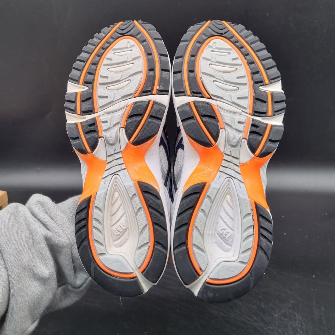 아식스 1090 여성운동화235. 상품이미지3