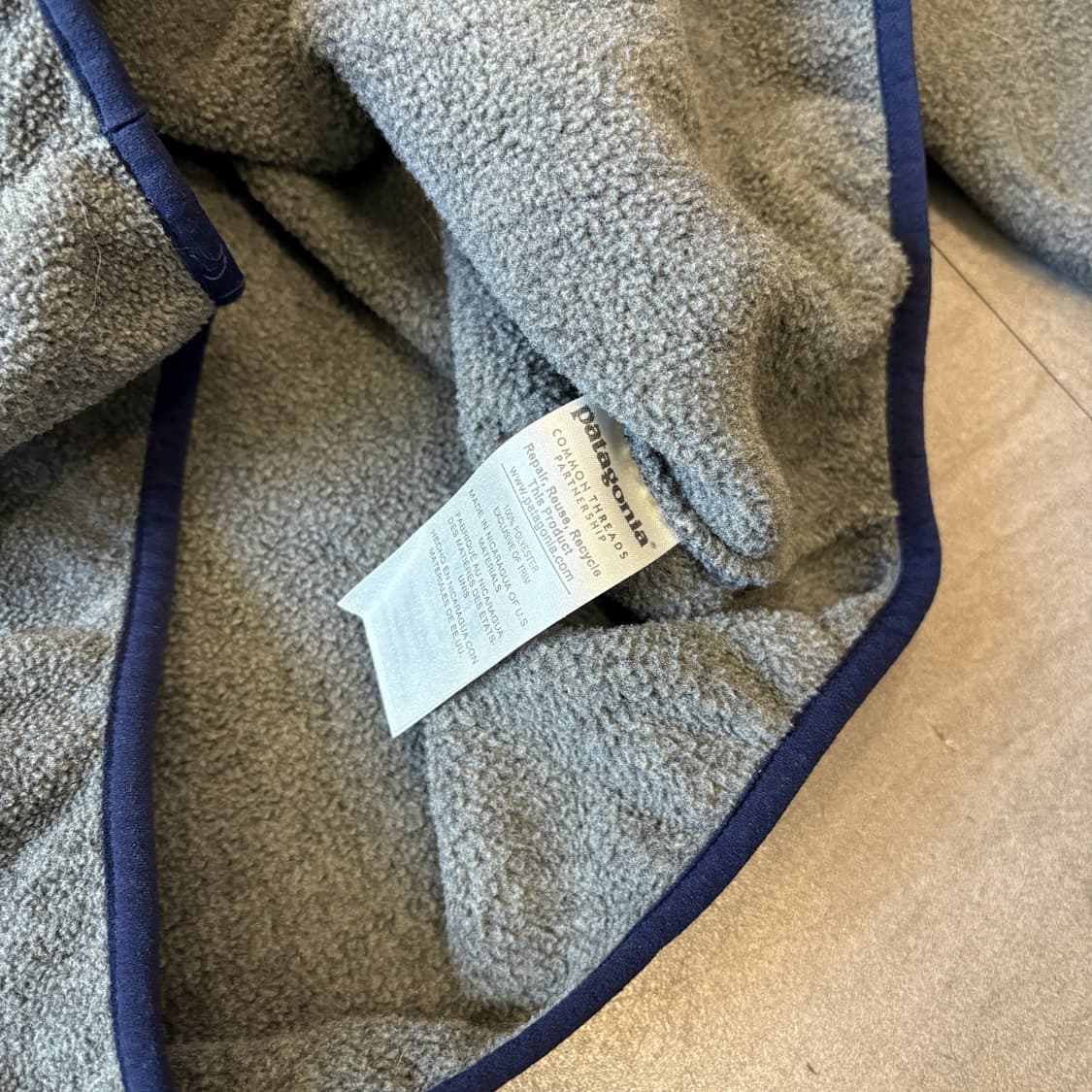 파타고니아 정품 신칠라 그레이 스냅티 상품이미지7