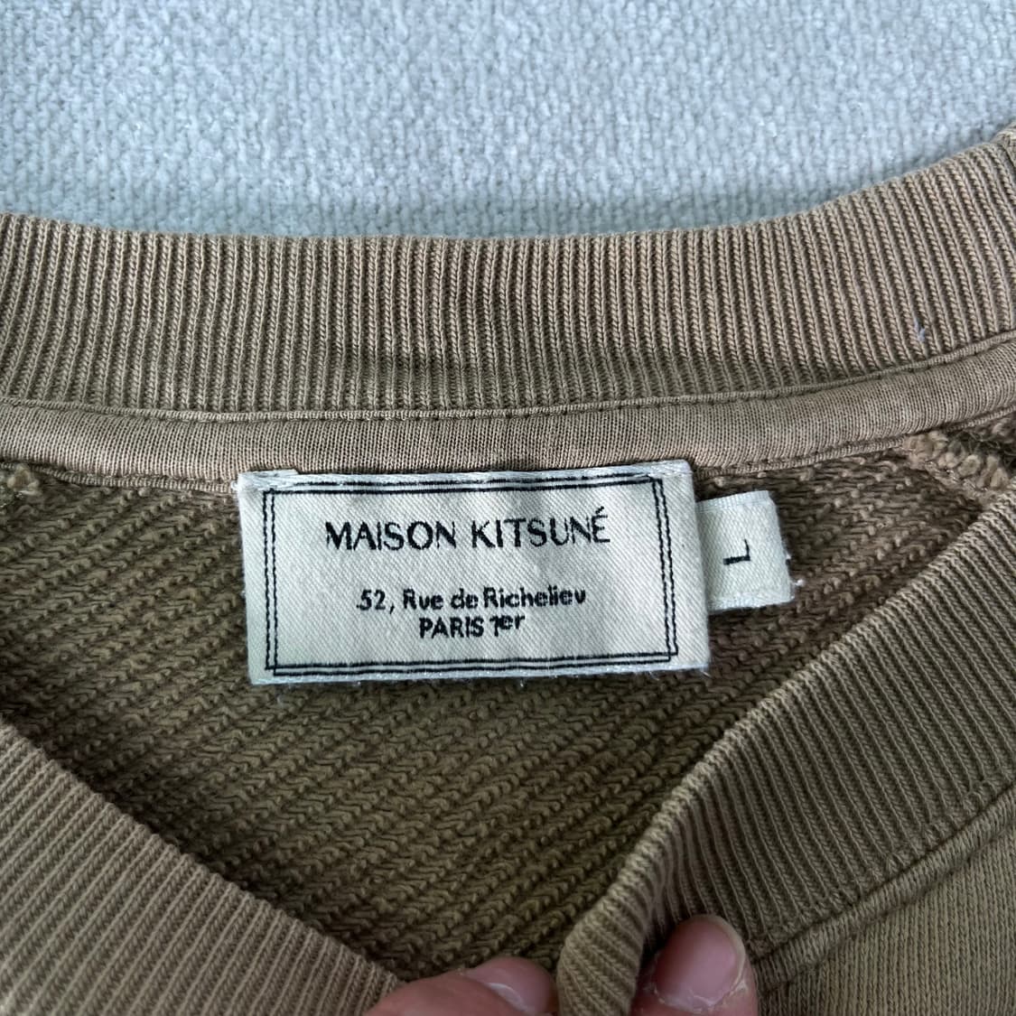 100 메종키츠네 24FW 빅로고 베이지 맨투맨 상품이미지3