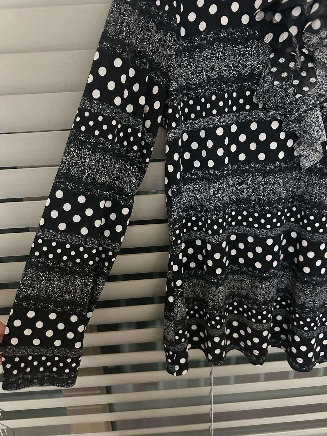 도트 프릴 블라우스 상품이미지2