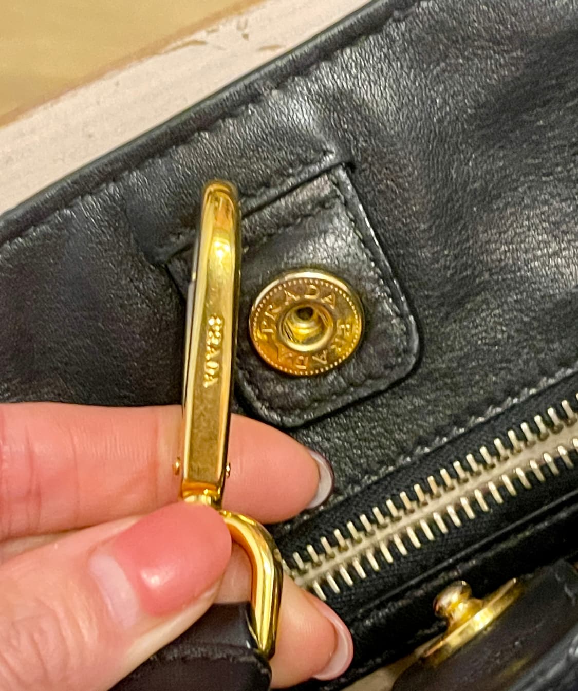 프라다 Prada BN1713 블랙 소프트 카프 금장 로고 투웨이 백 상품이미지8