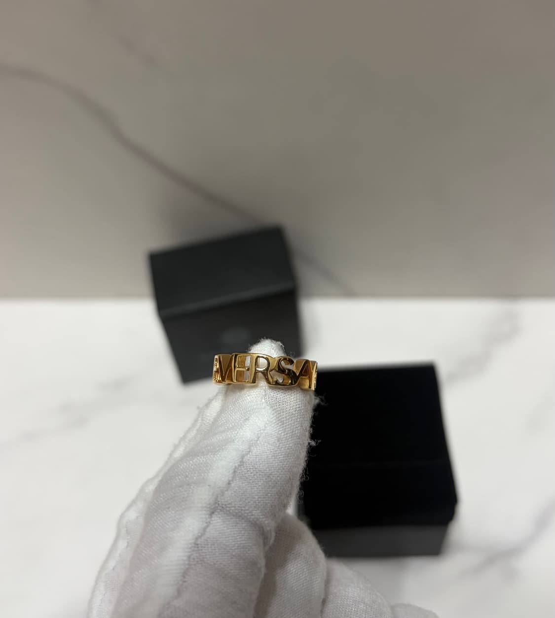 [정품] 새상품 베르사체 로고 골드 반지 (7호) 상품이미지2