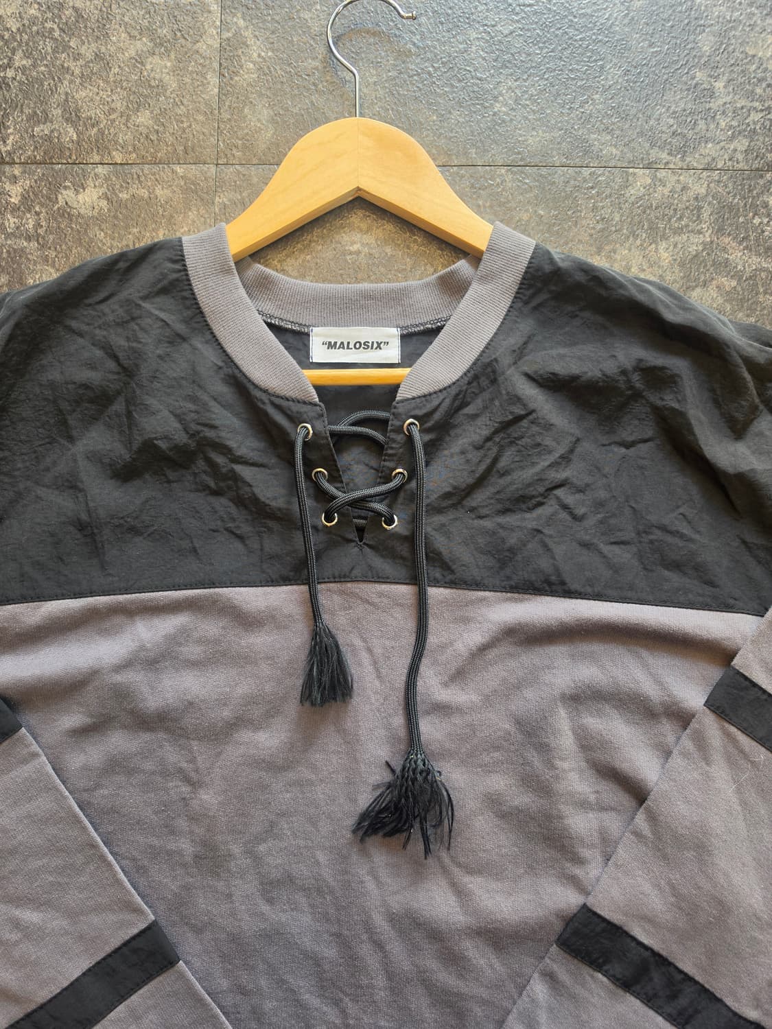 MALOSIX 브랜드의 레이스업 롱 슬리브 티셔츠 상품이미지3