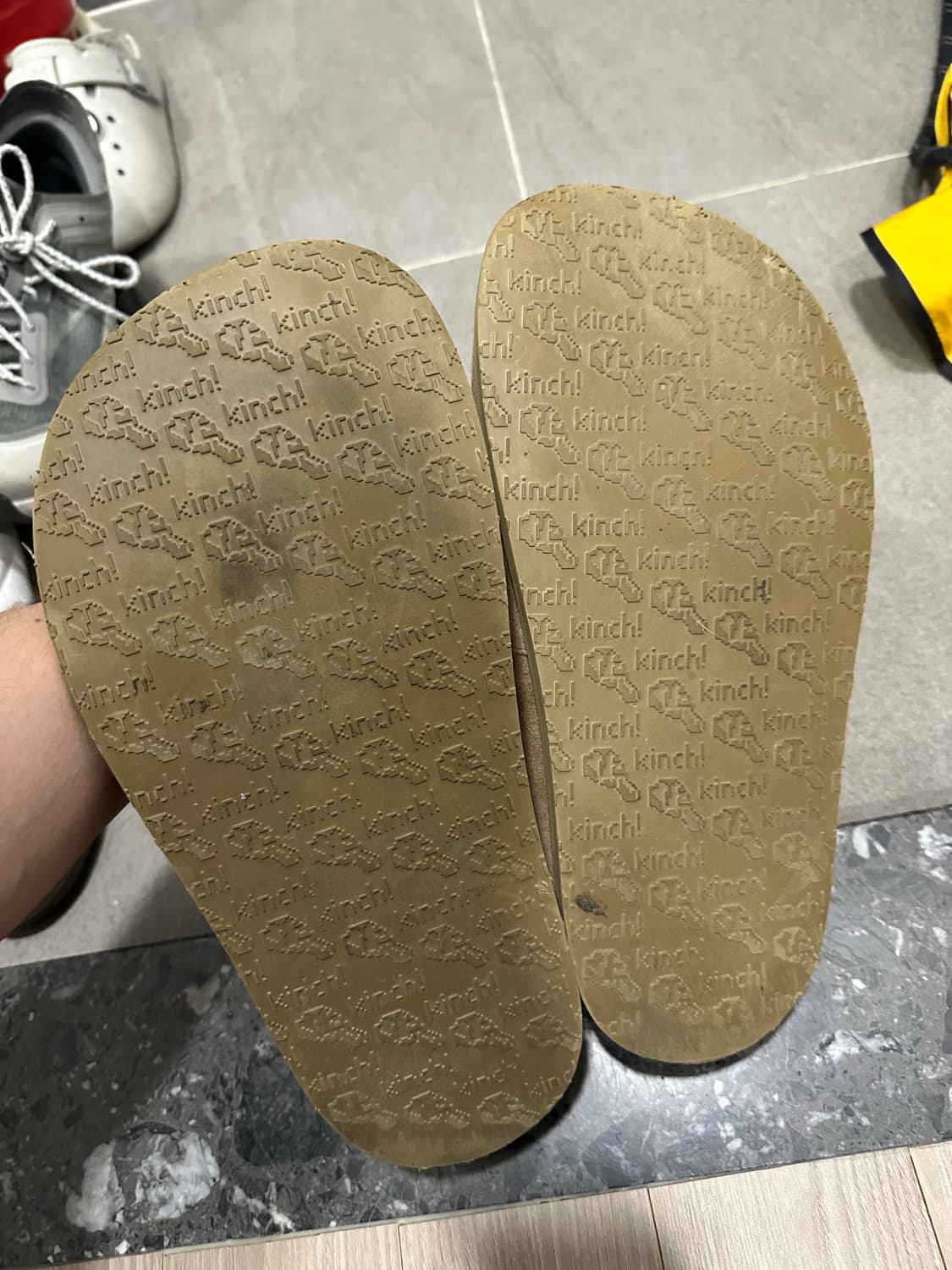 킨치 패디드 뮬 브라운 280 상품이미지2