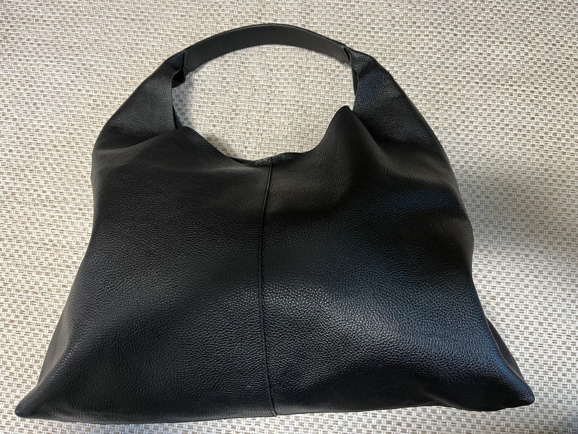 앤아더스토리즈 라지 레더 토트백 상품이미지1