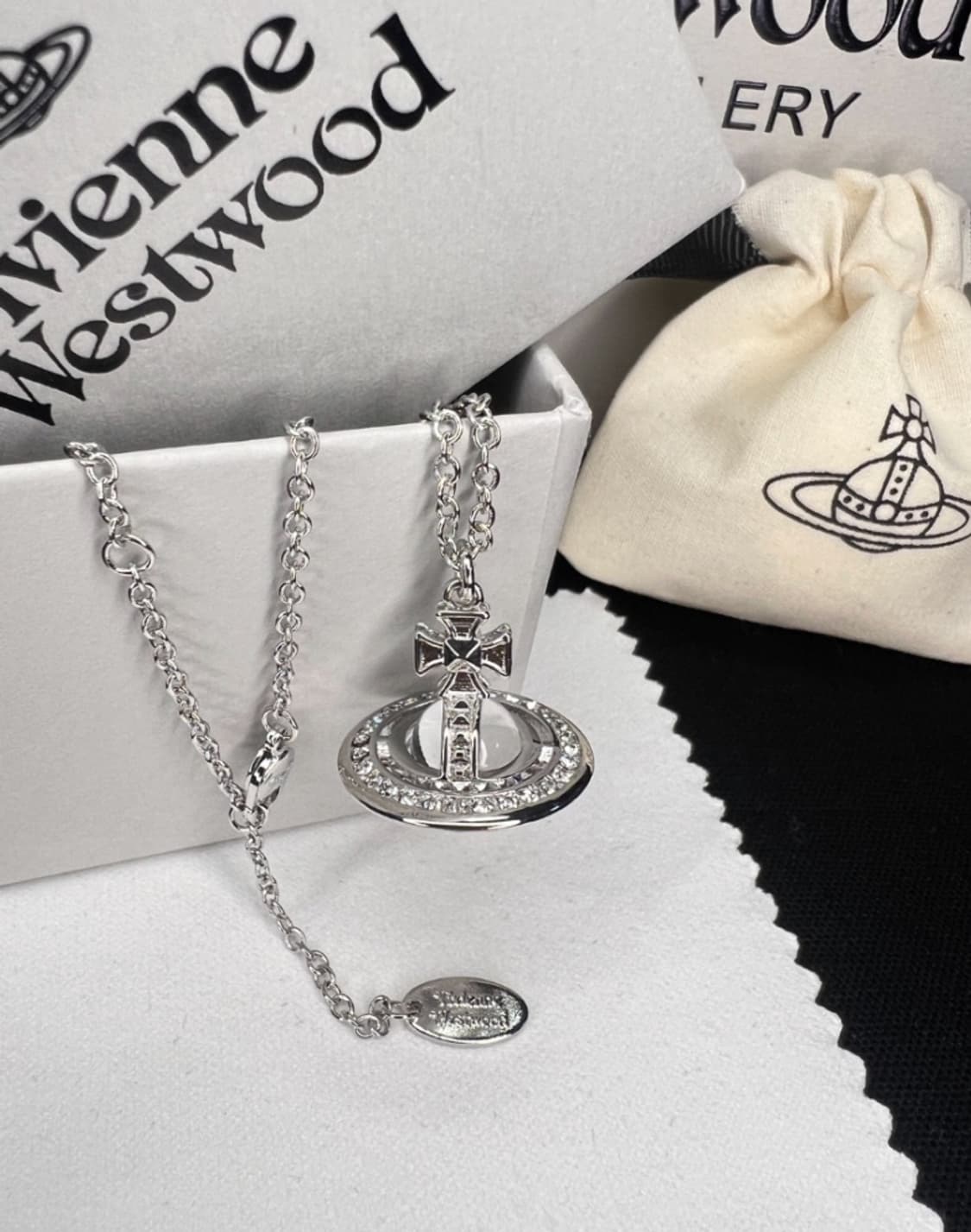 비비안 웨스트우드 아카이브 화이트 크리스탈 orb 팬던트 목걸이 상품이미지1
