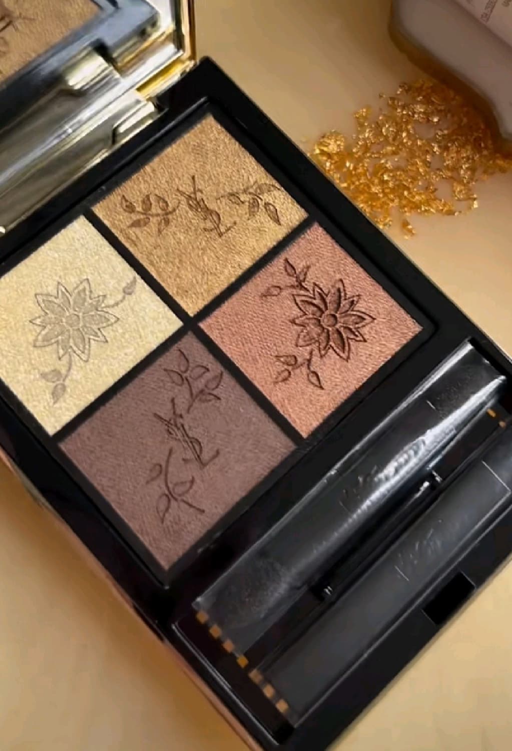 (홀리데이 한정판) 입생로랑 꾸뛰르 미니 클러치 024 골든 레이스 섀도 상품이미지1