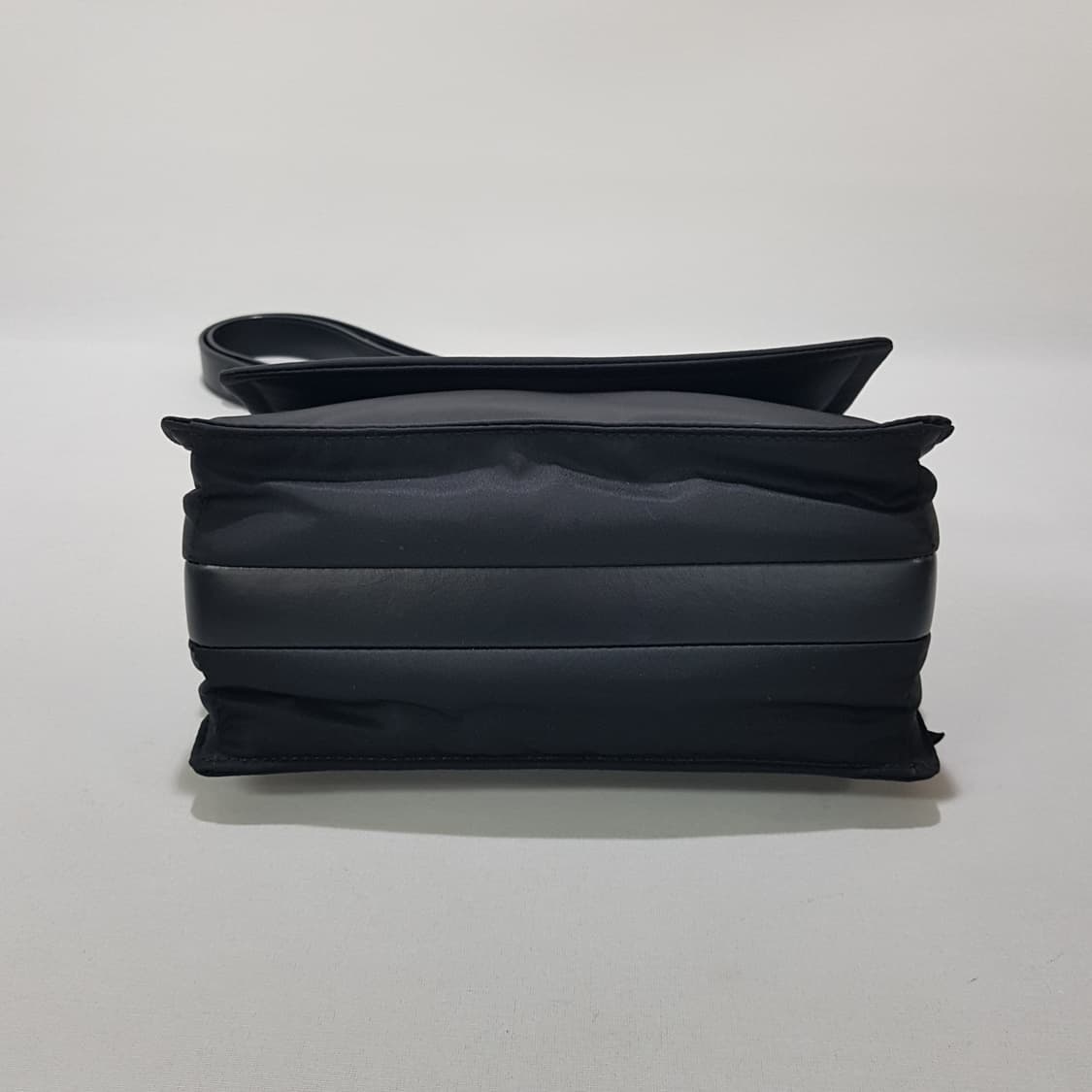 프라다 트래블러 스몰 리나일론 패딩 숄더백 1BD313 상품이미지7