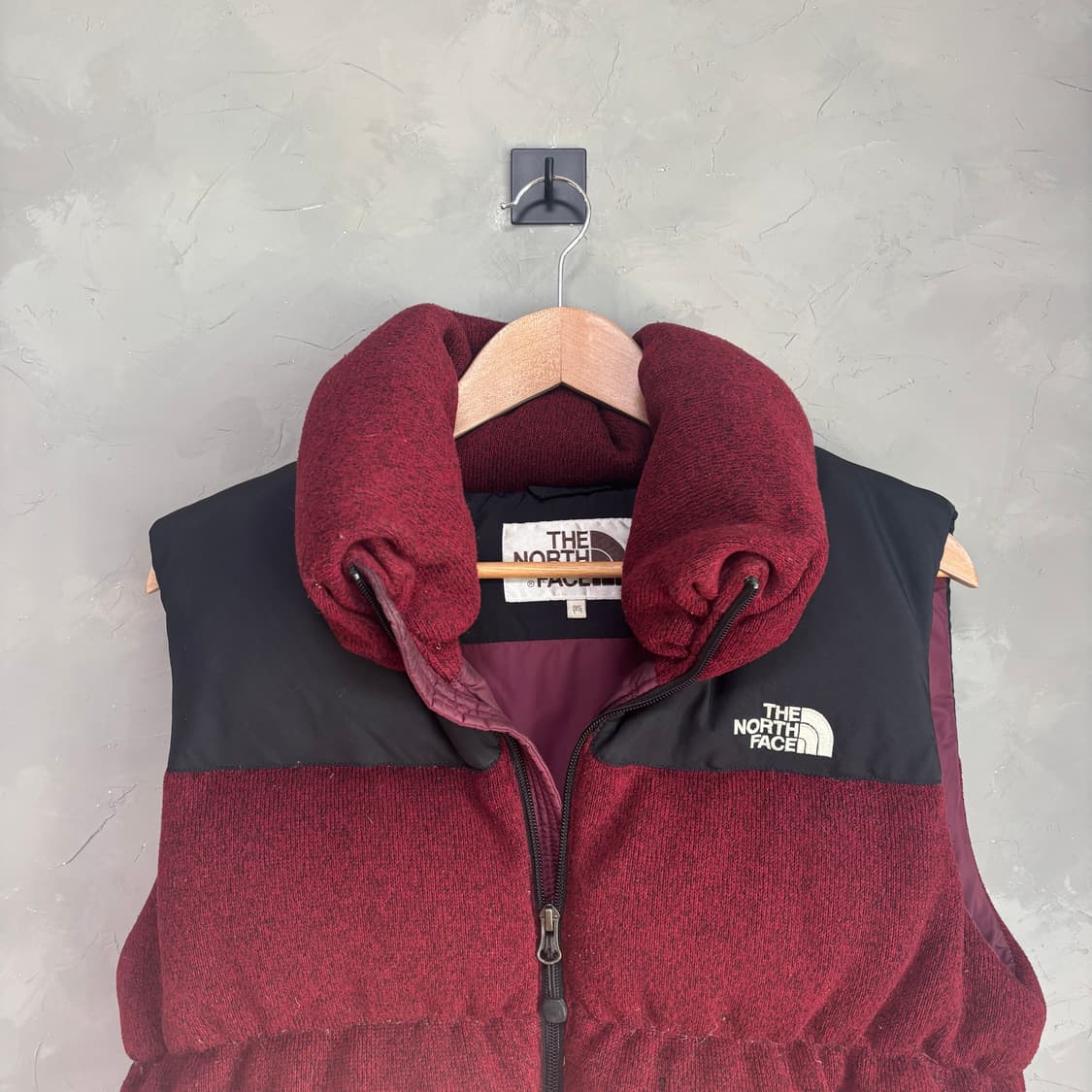 노스페이스 700 니트 구스다운 패딩조끼 버건디 상품이미지2