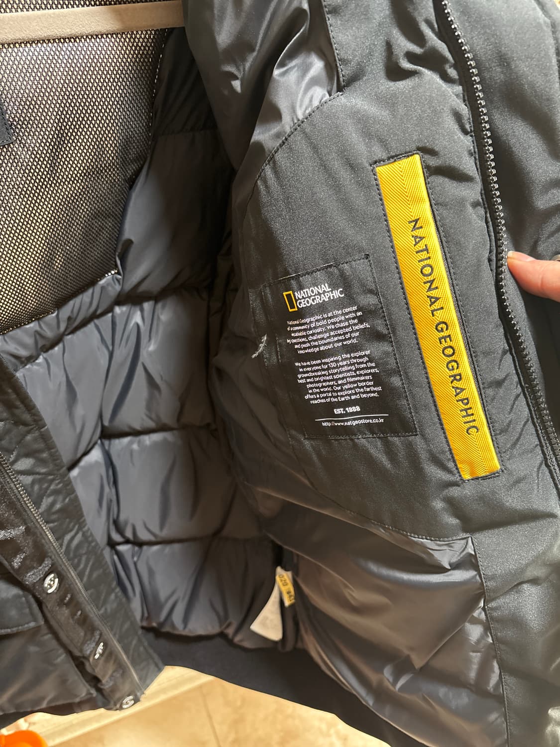 내셔널지오그래픽 타루가 퍼 트리밍 후디 다운점퍼 (카본 블랙) 상품이미지3