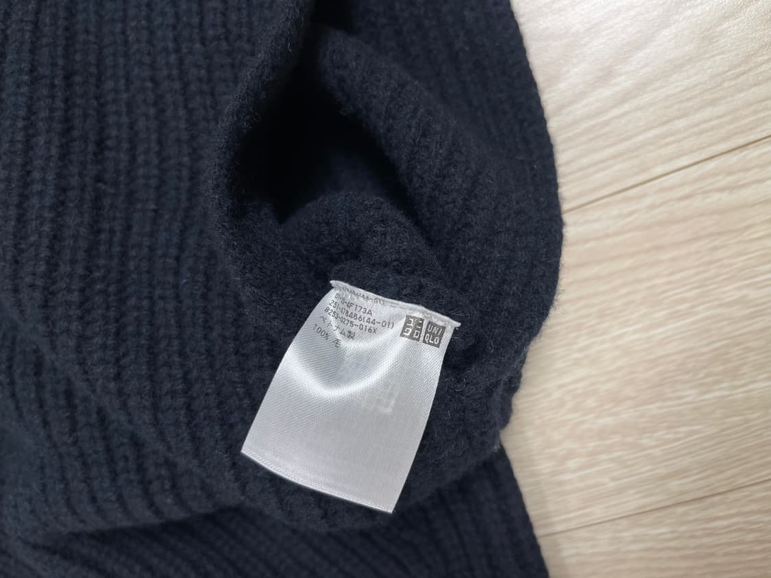 유니클로 x 르메르 램 크롭 스웨터 니트 네이비 상품이미지5