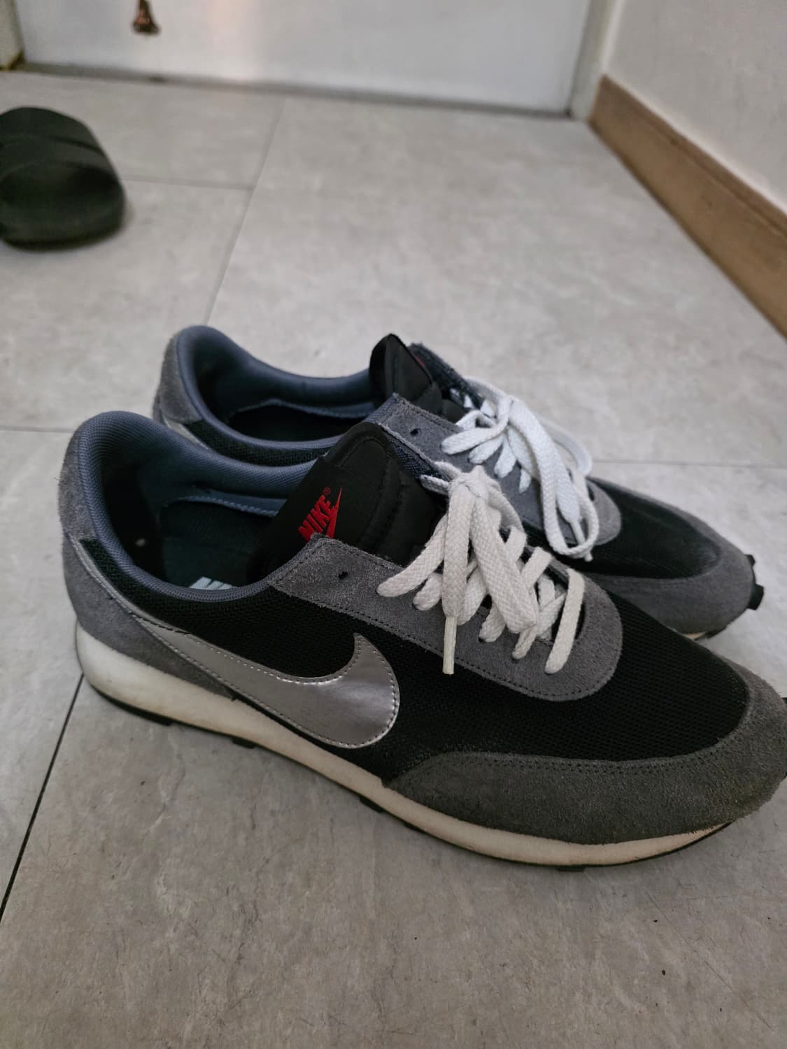 나이키 데이브레이크 메탈릭실버 295 상품이미지3