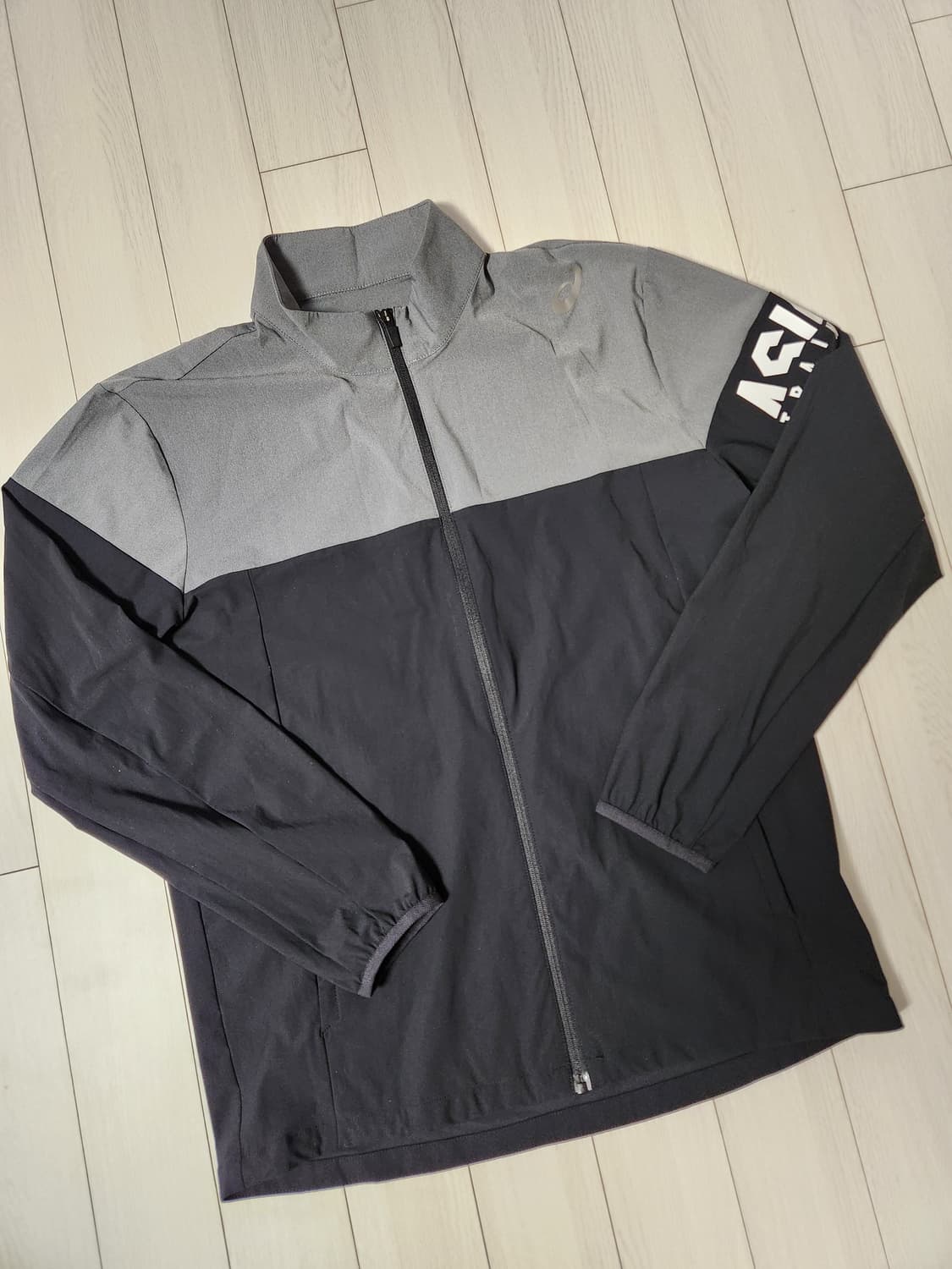 새상품급)아식스 트레이닝 트리코트 집업 자켓 사이즈105(xl)

여러  상품이미지1