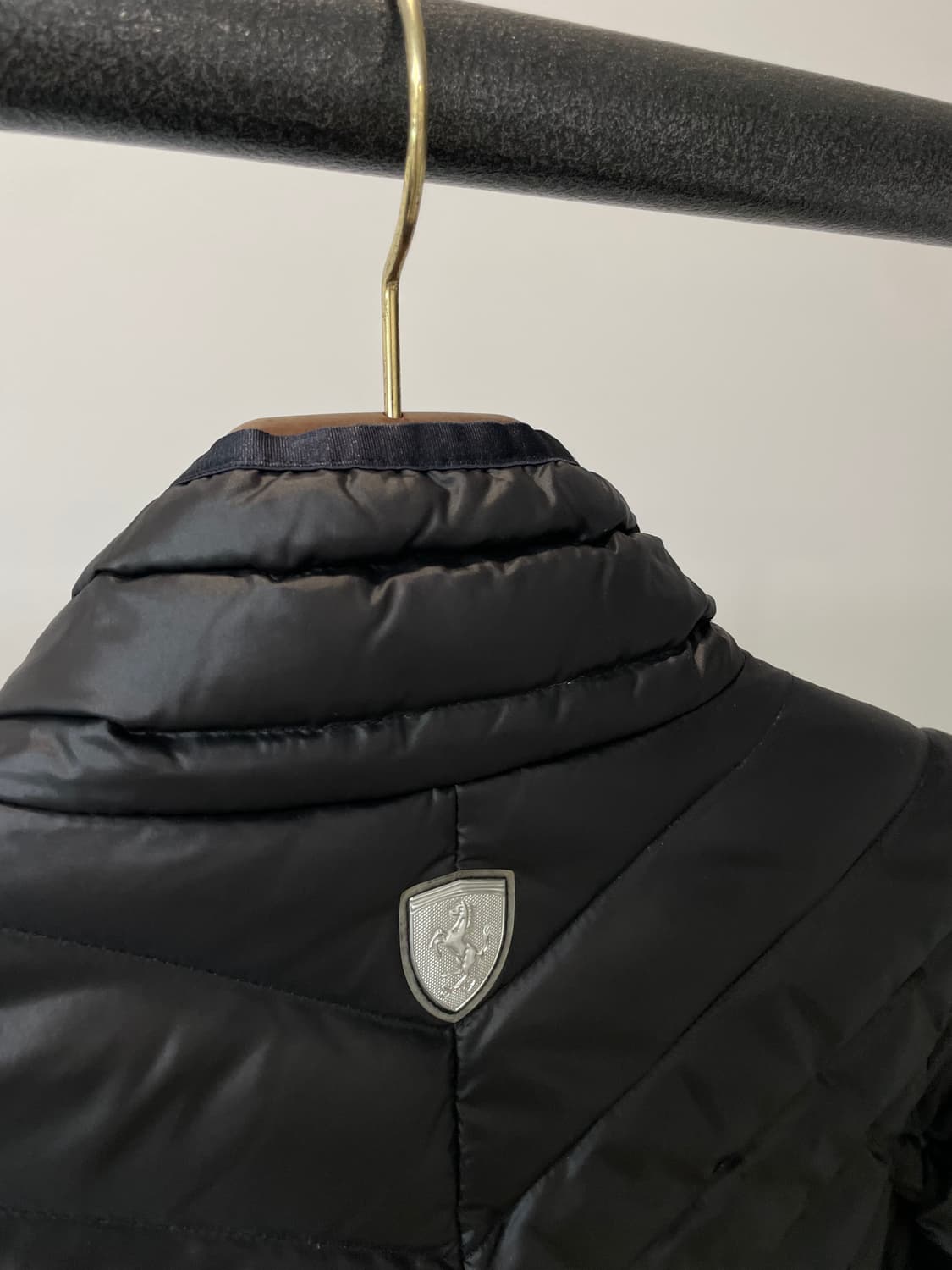 (L) 푸마 x 페라리 사선 지퍼 덕다운 경량 패딩 상품이미지5