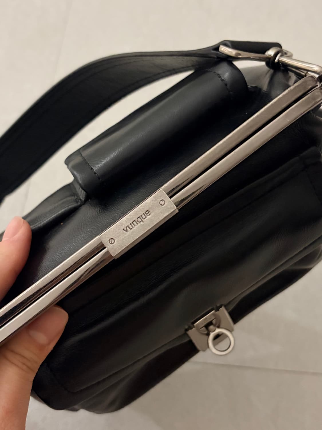 분크 오캄 두 카고 프레임 숄더 스몰백 상품이미지3