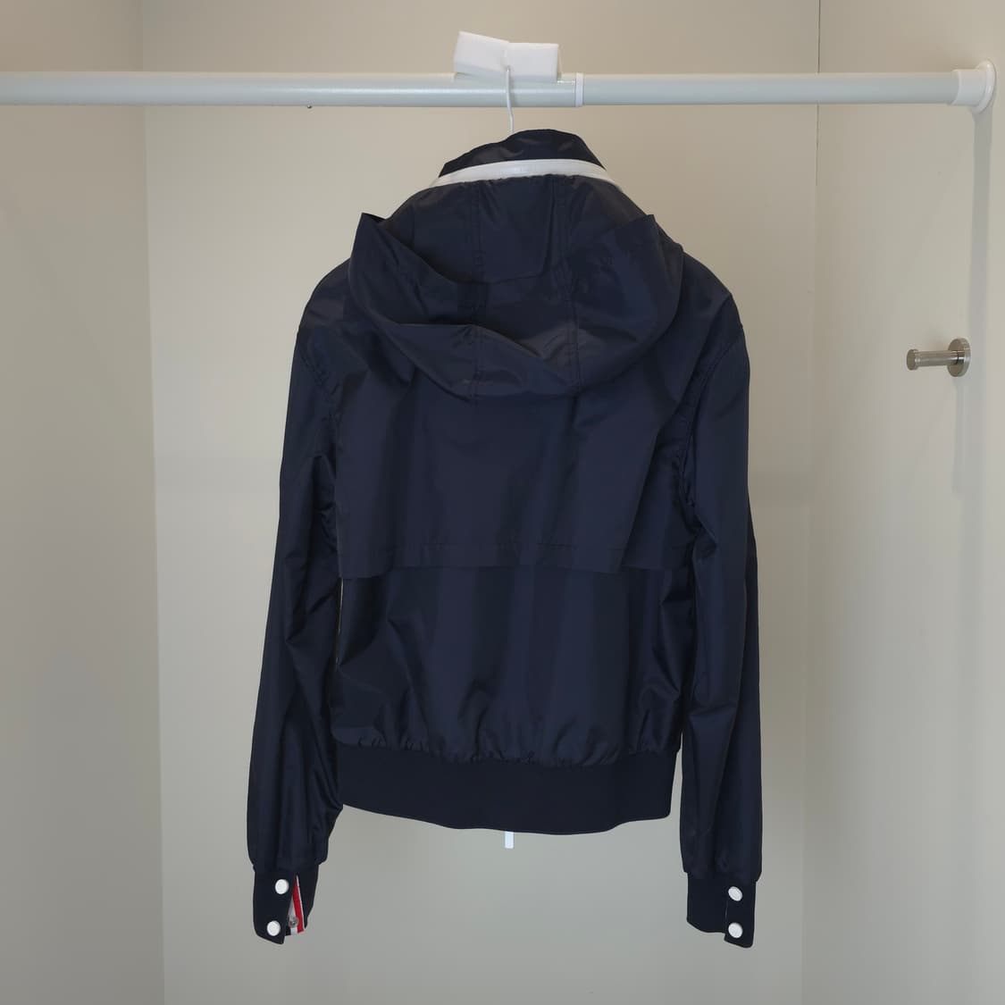 [중고/정품] 톰브라운 하이넥 봄버 자켓 바람막이 2 상품이미지2