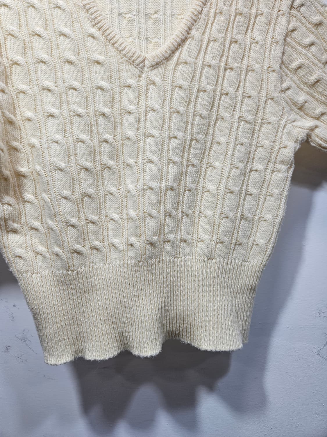 브이넥 꽈배기 반팔 니트 상품이미지5