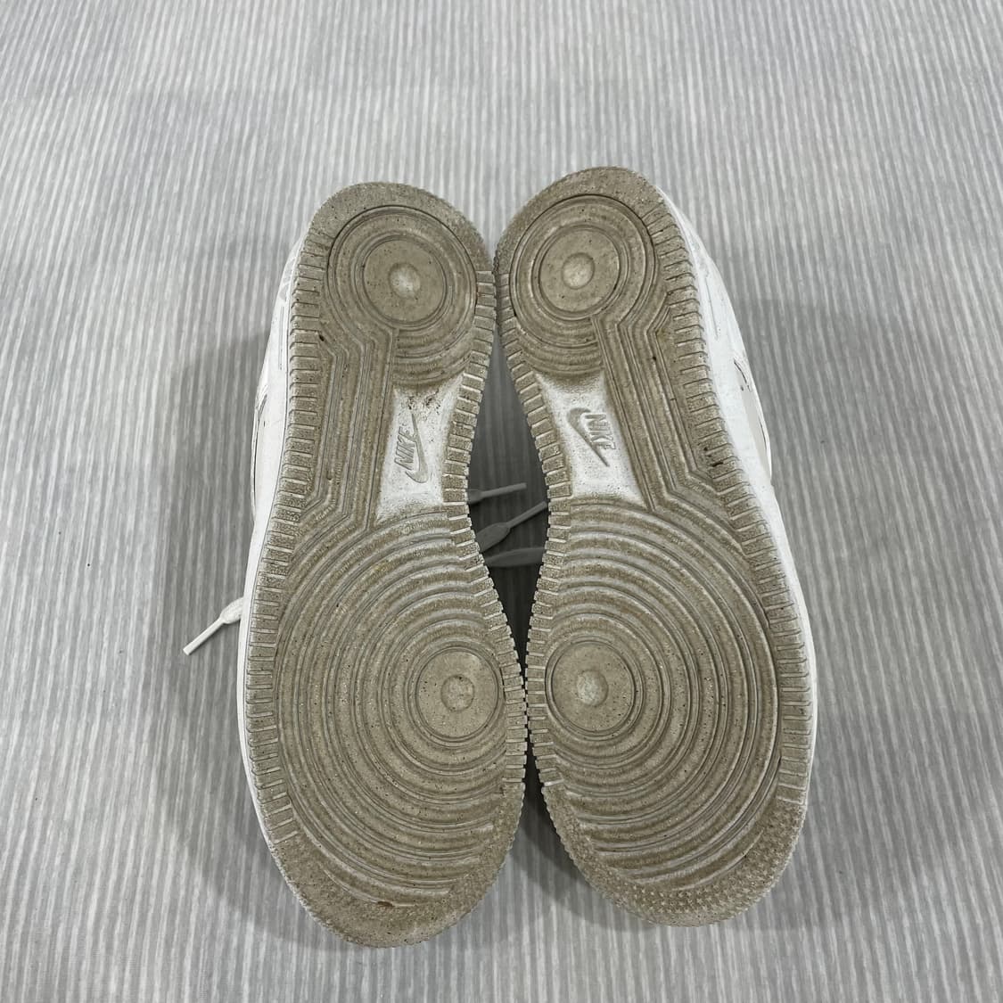 504) 나이키 에어포스1 로우 화이트 스모크 그레이 240mm 상품이미지7