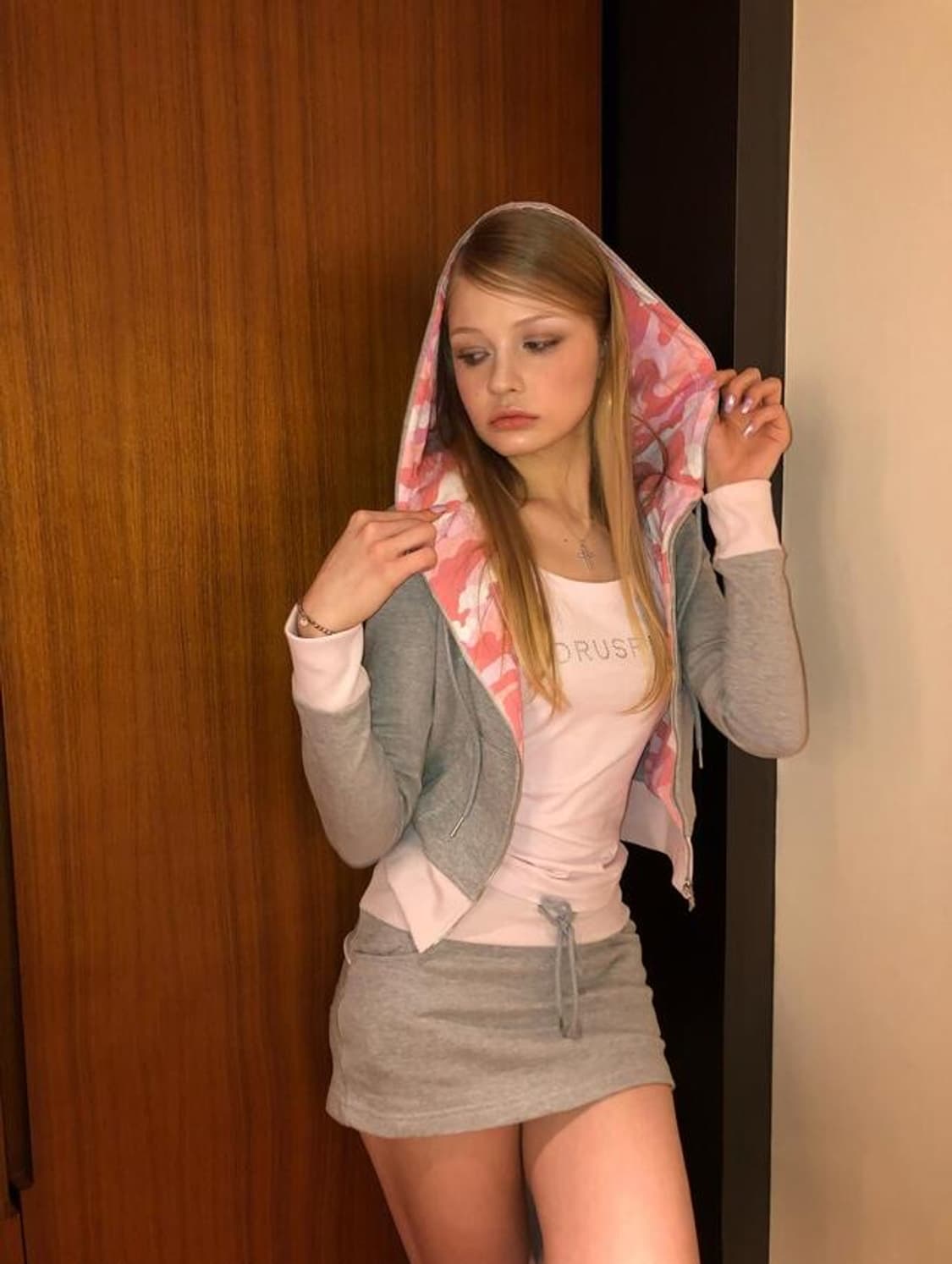 포어링 bebe cago training hoodie 상품이미지3