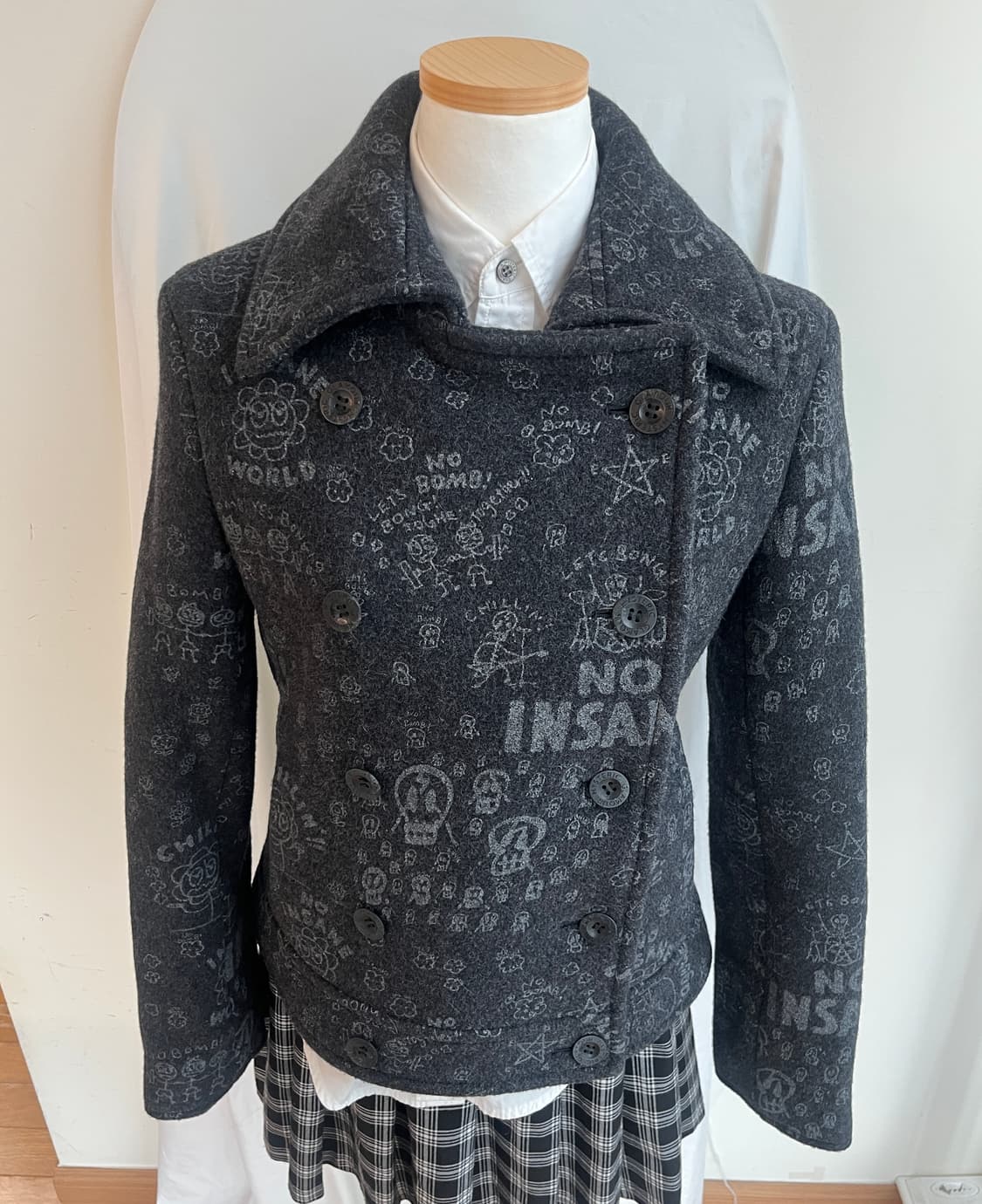 히스테릭 글래머 아카이브 화난 토끼 스케치 더블 버튼 크롭 쇼트 피코트 상품이미지10