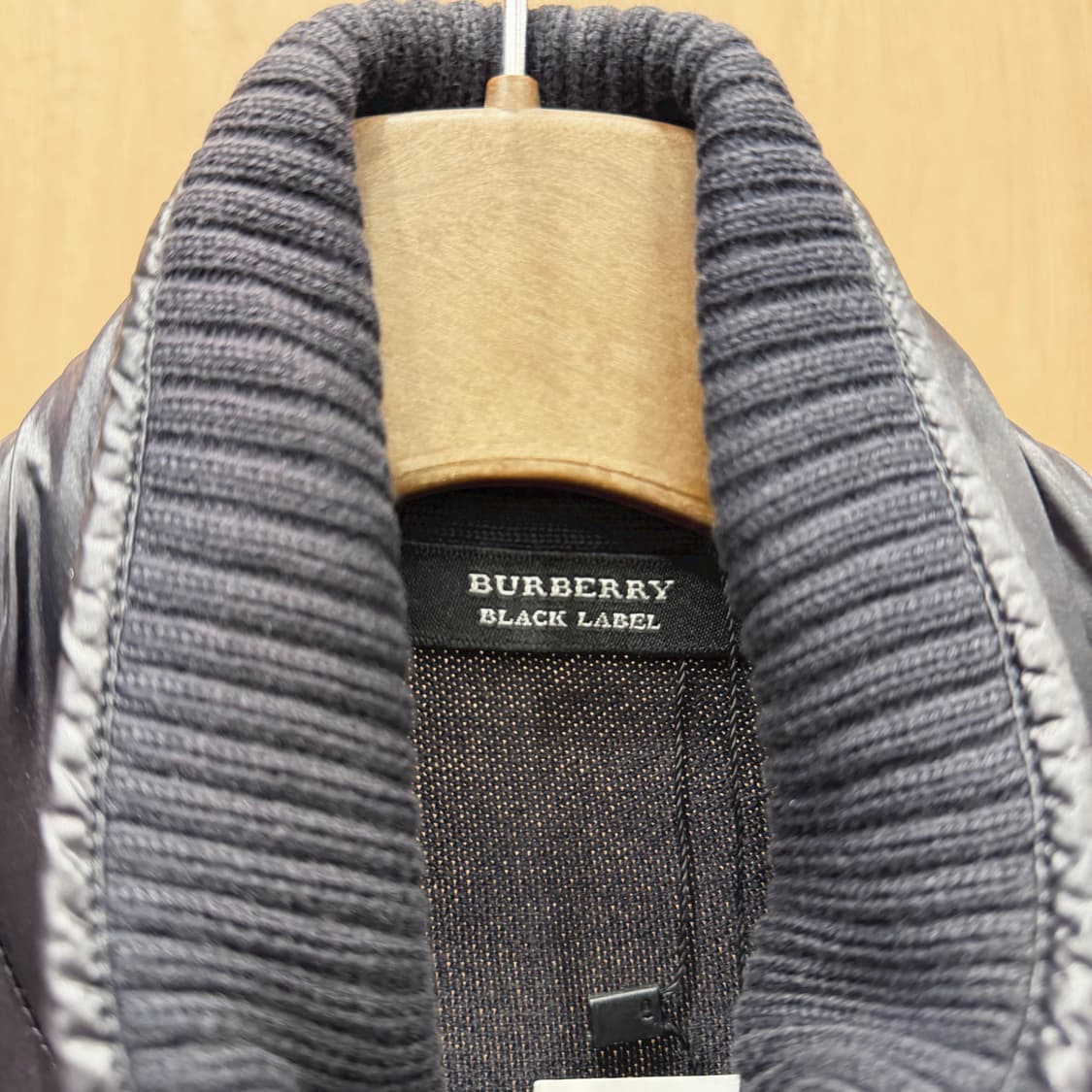 버버리 블랙 라벨 하이넥 니트 집업 자켓 나일론 배색 숄더 탭 블랙 상품이미지8